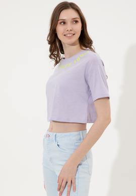 Kadın Lila Bisiklet Yaka Crop Tişört - 50248144028
