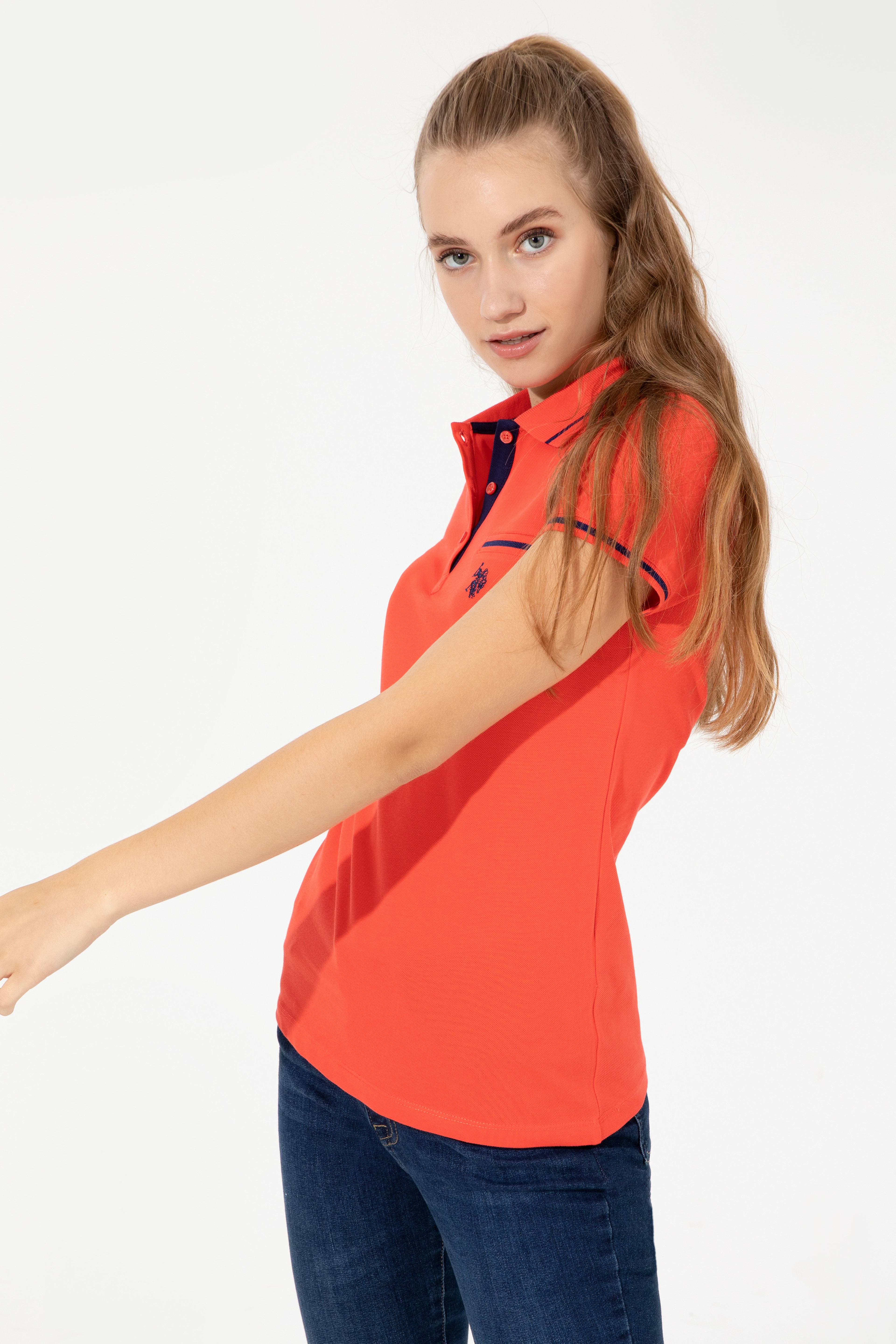 Kadın Kırmızı Polo Yaka Tişört - Image 3