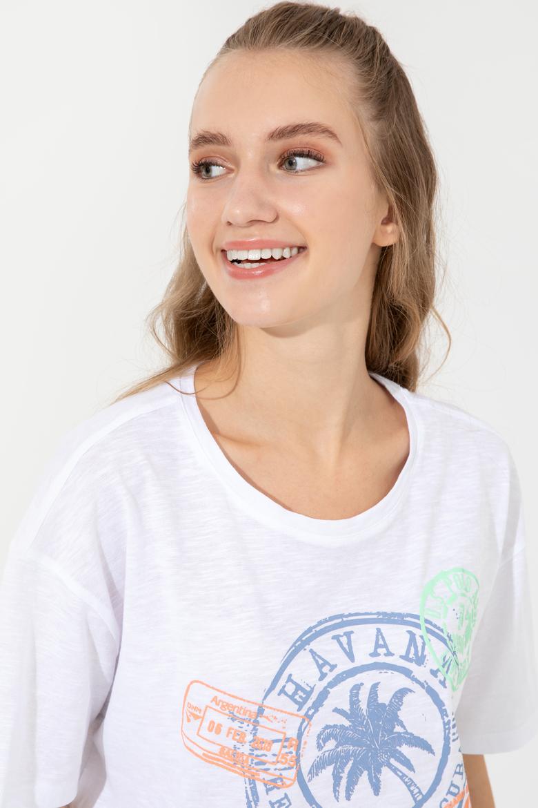 Kadın Beyaz Bisiklet Yaka Tişört - 50248989008