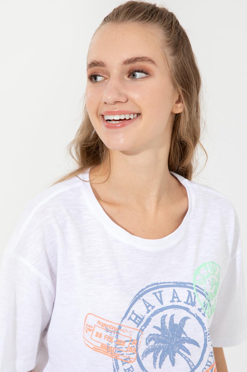 Kadın Beyaz Bisiklet Yaka Tişört