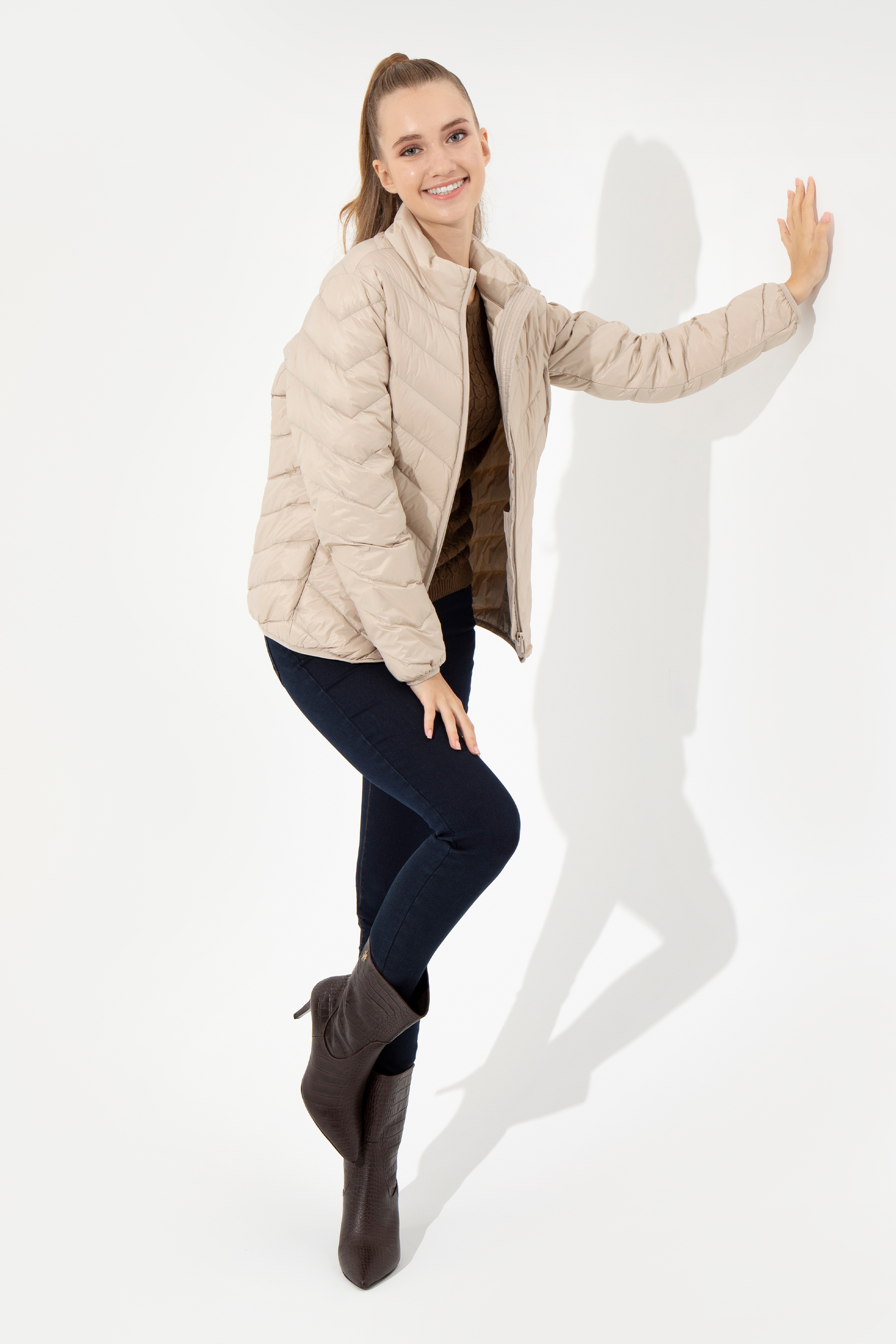 Kadın Taş Mont