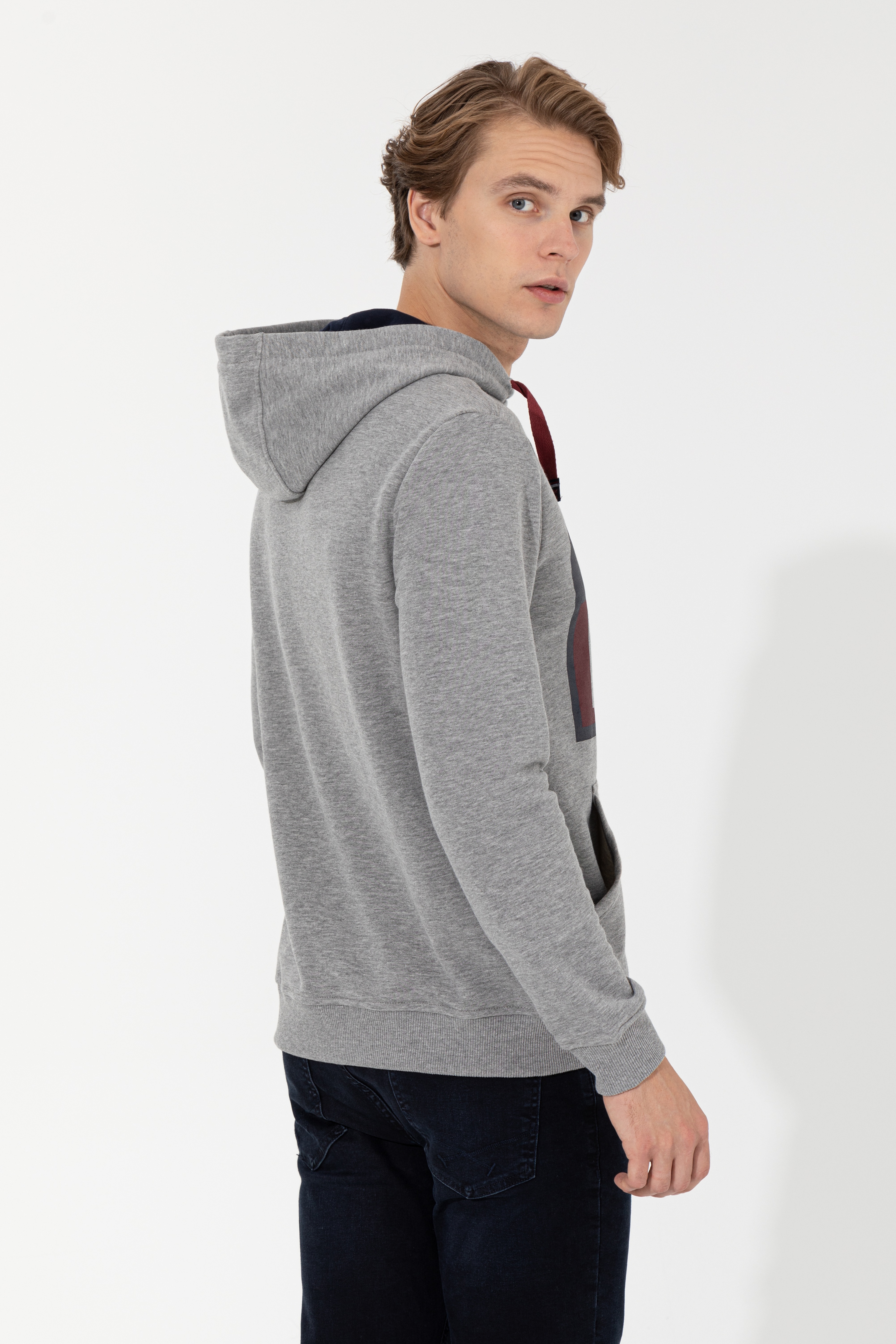 Erkek Gri Melanj Kapüşonlu Sweatshirt - Image 5