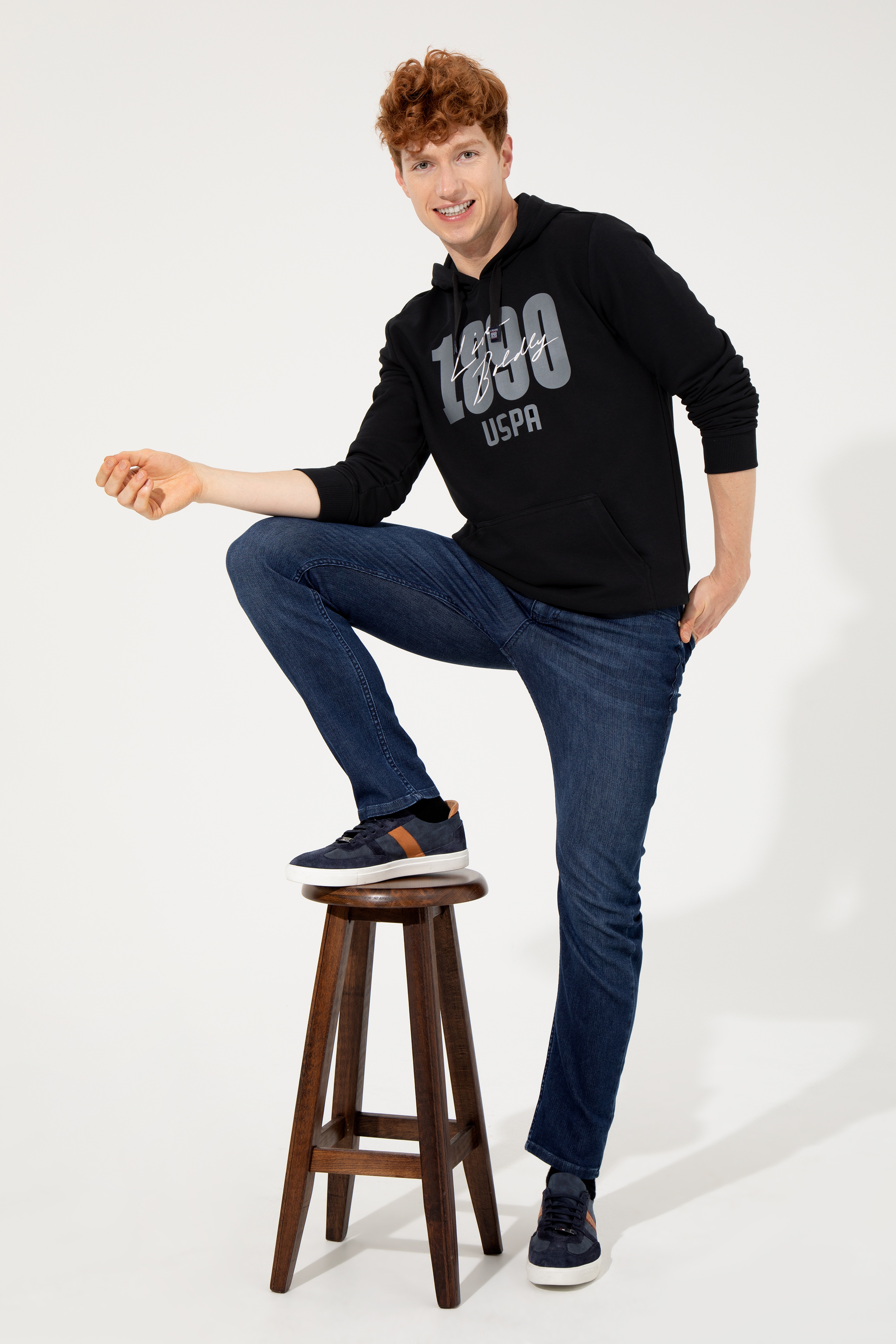 Erkek Siyah Kapüşonlu Sweatshirt - Image 3