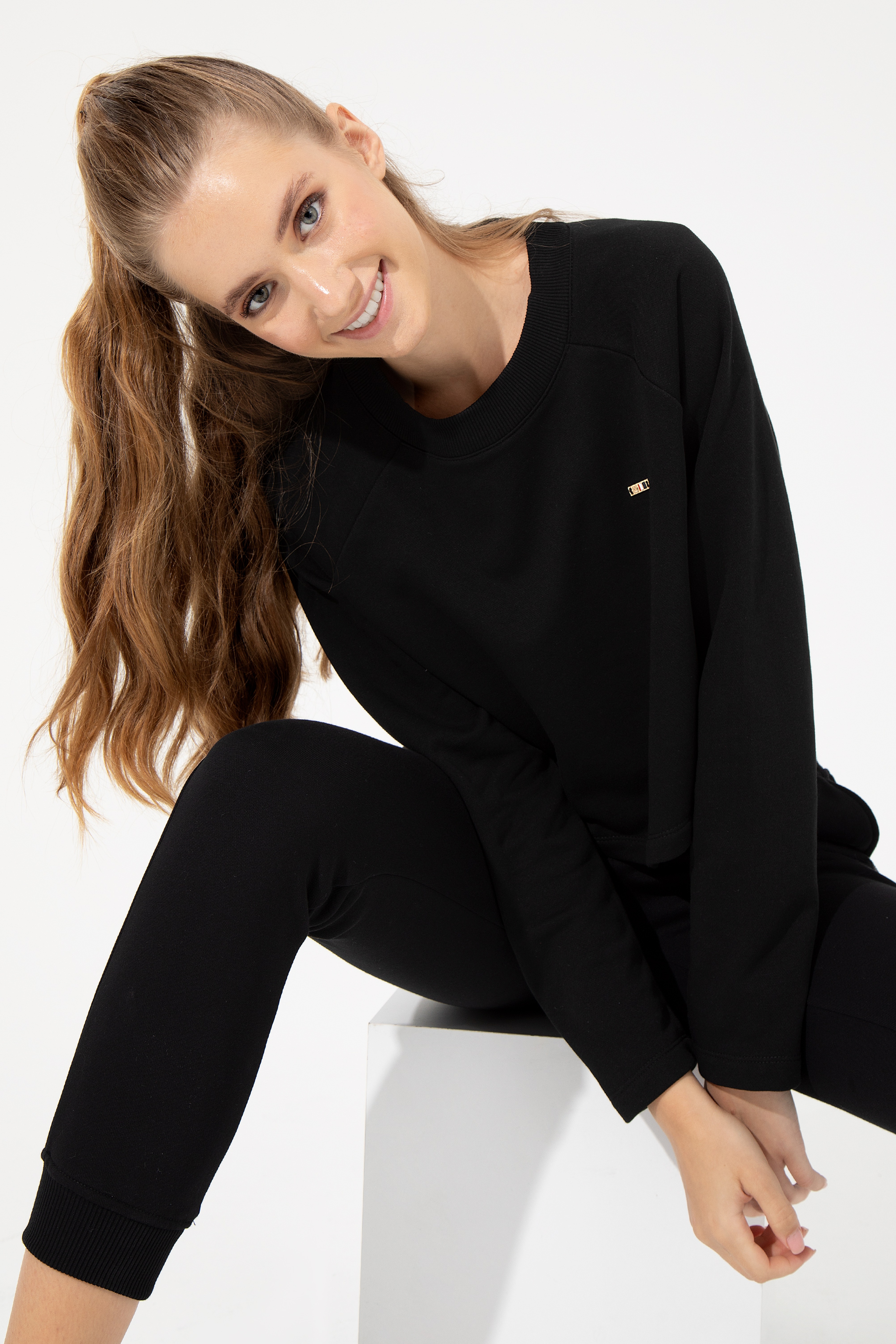 Kadın Siyah Bisiklet Yaka Sweatshirt