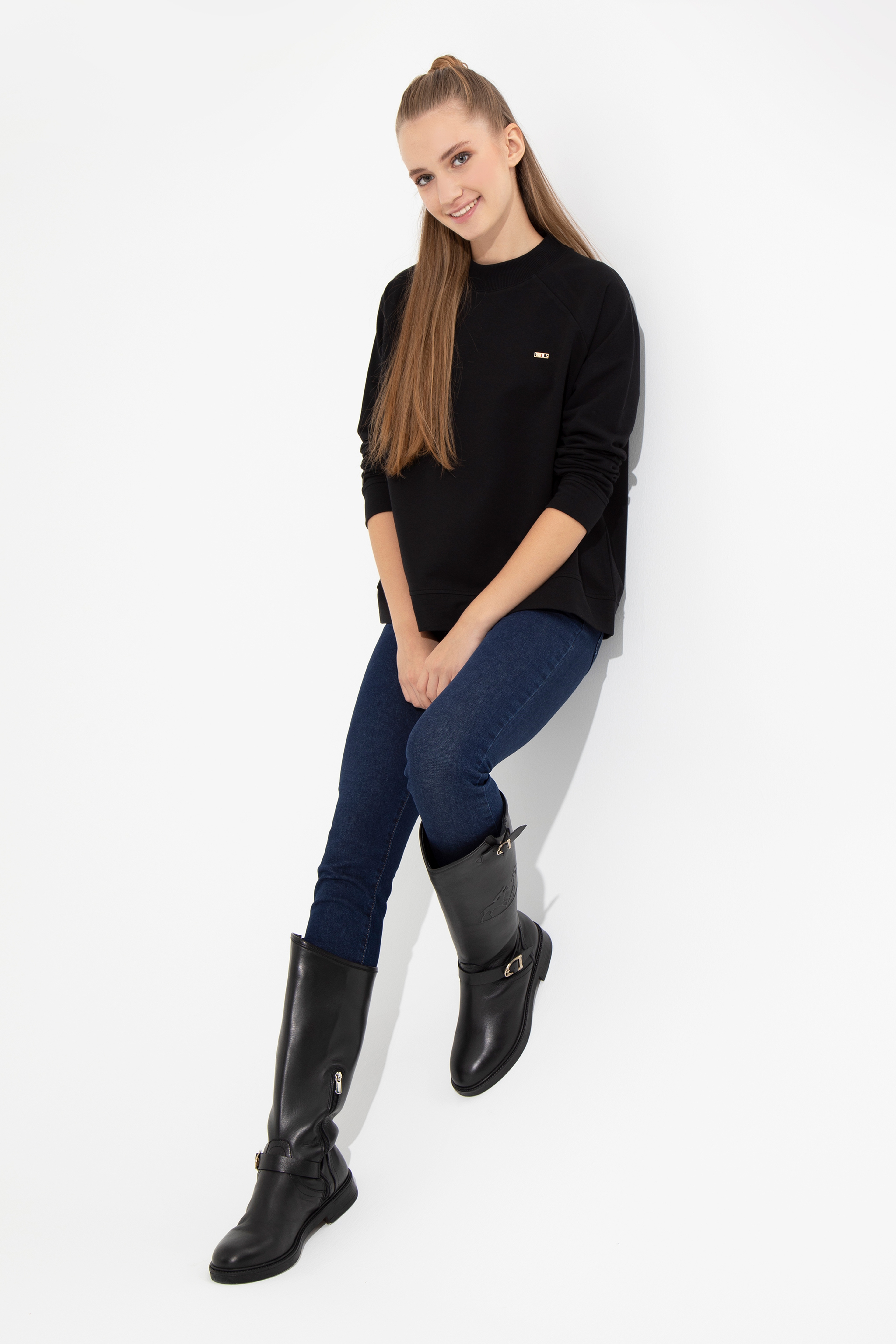 Kadın Siyah Bisiklet Yaka Sweatshirt - Image 4