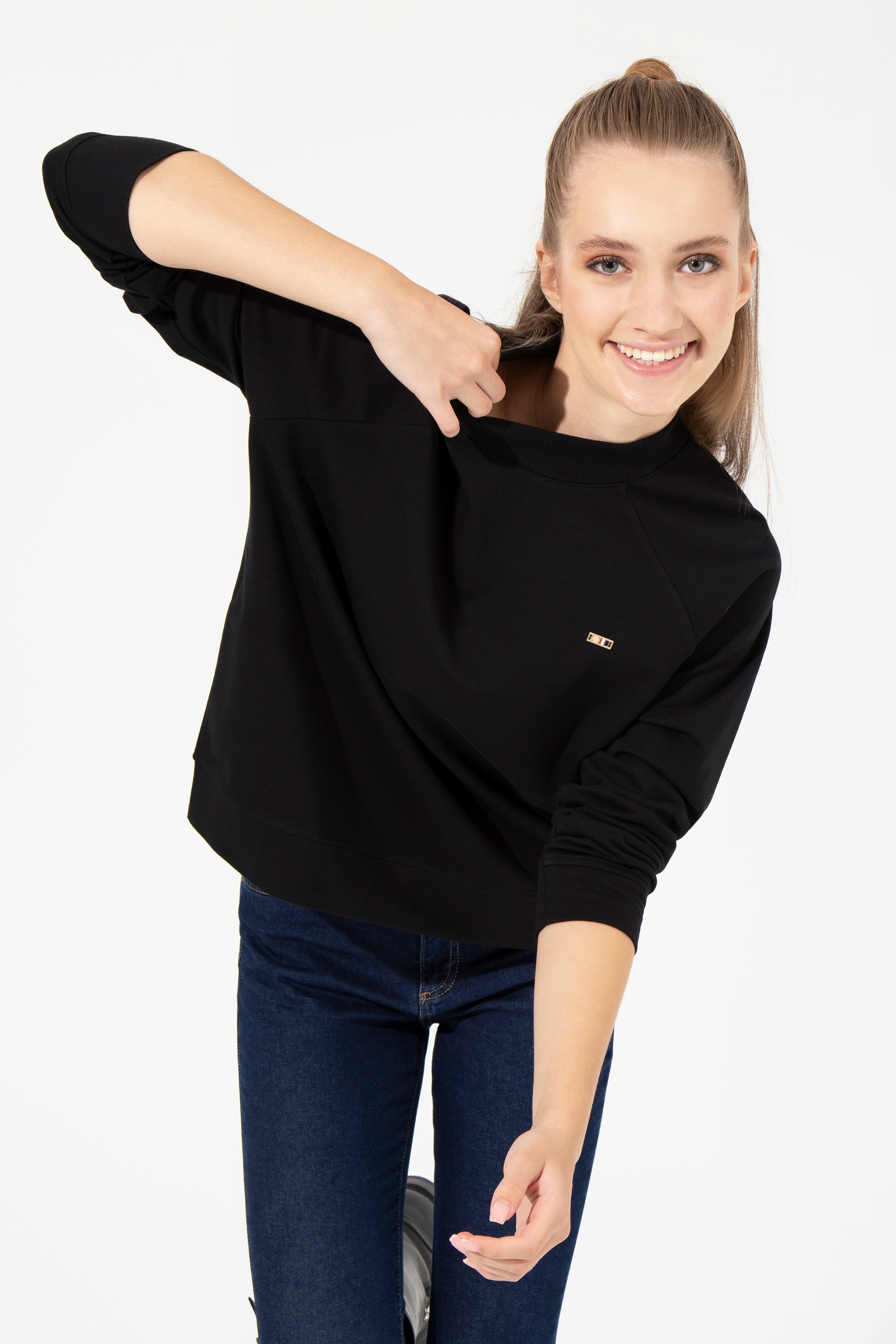 Kadın Siyah Bisiklet Yaka Sweatshirt - Image 1