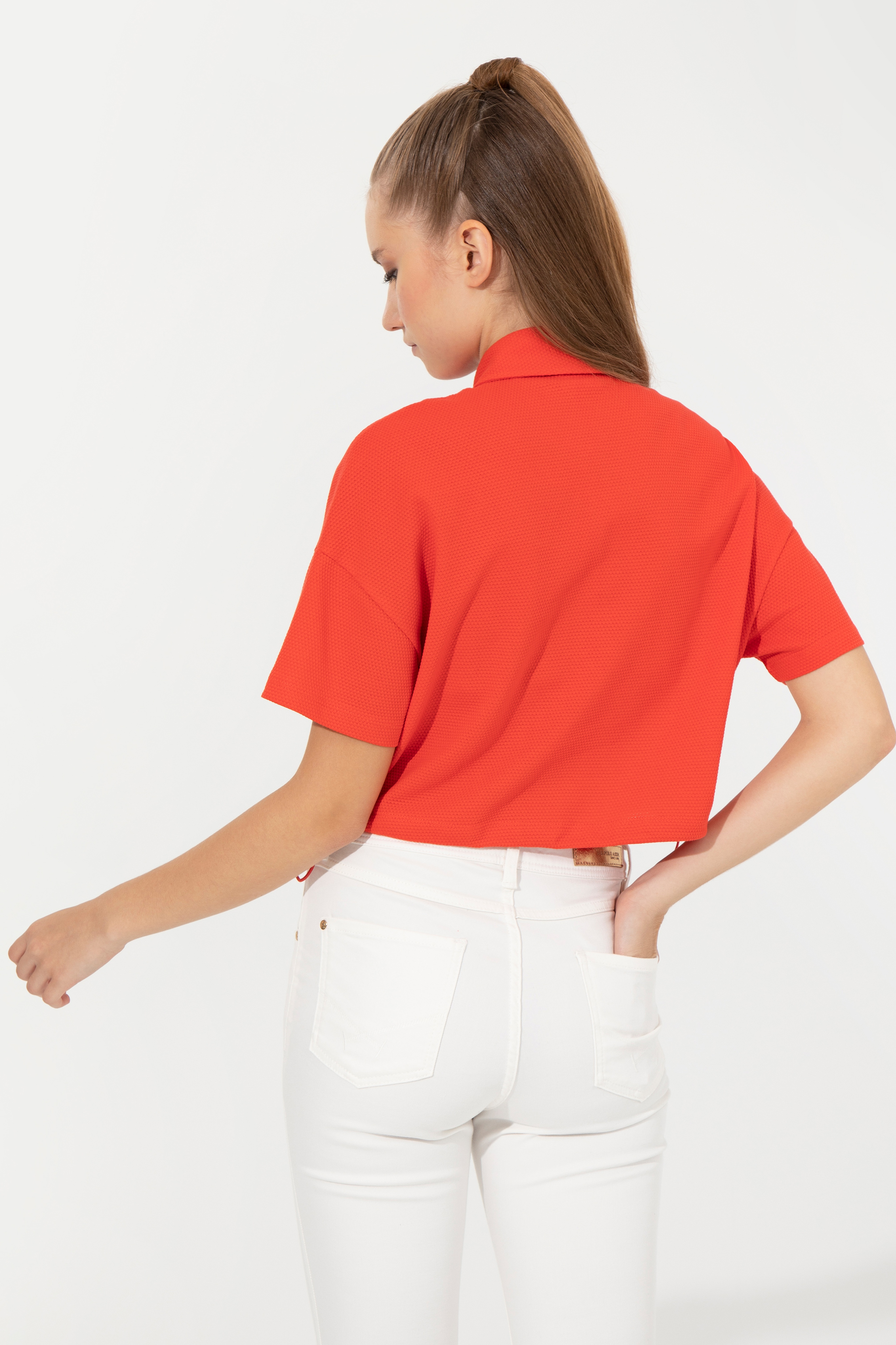Kadın Kırmızı Polo Yaka Crop Tişört - Image 5