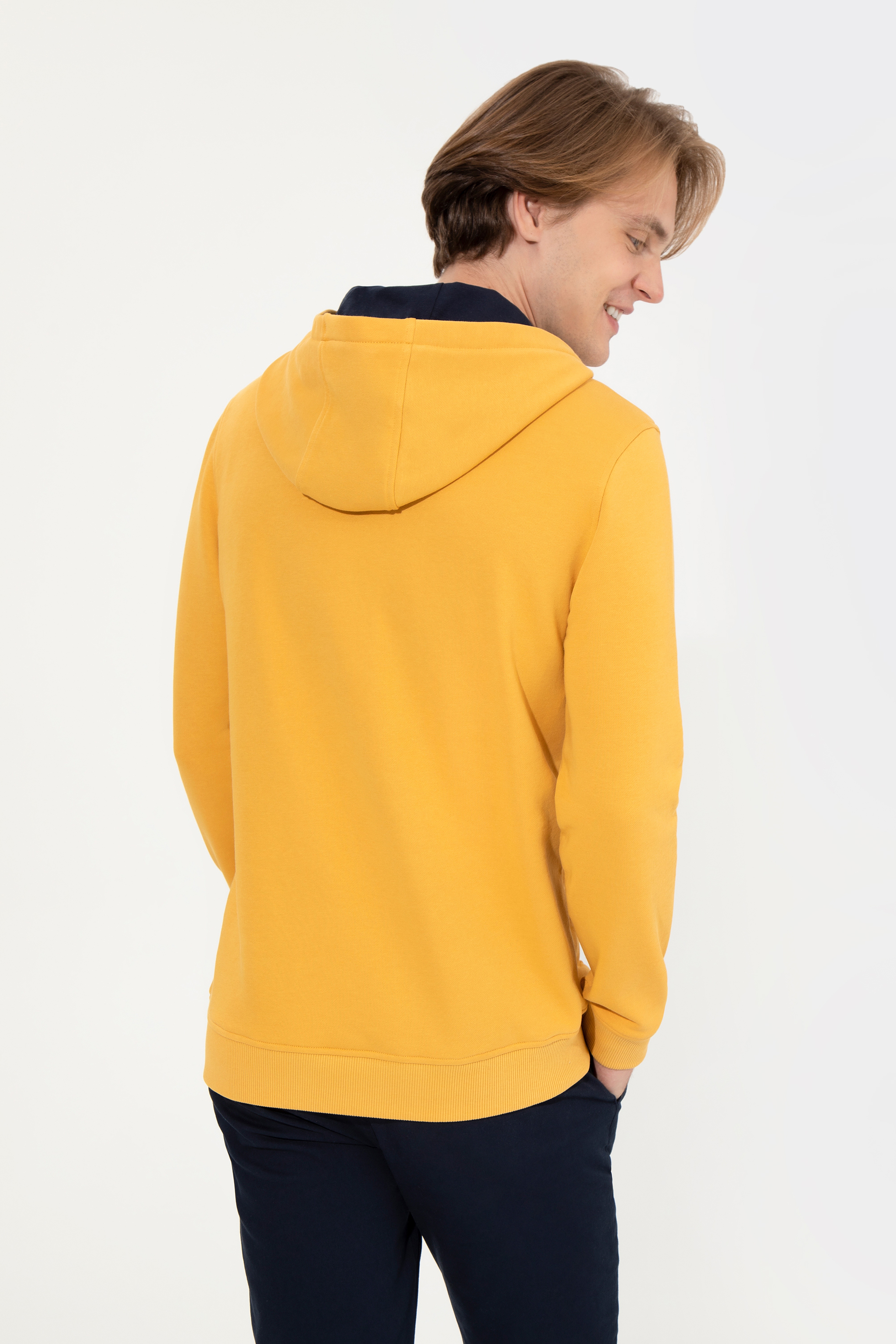 Erkek Safran Kapüşonlu Basic Sweatshirt - Image 5