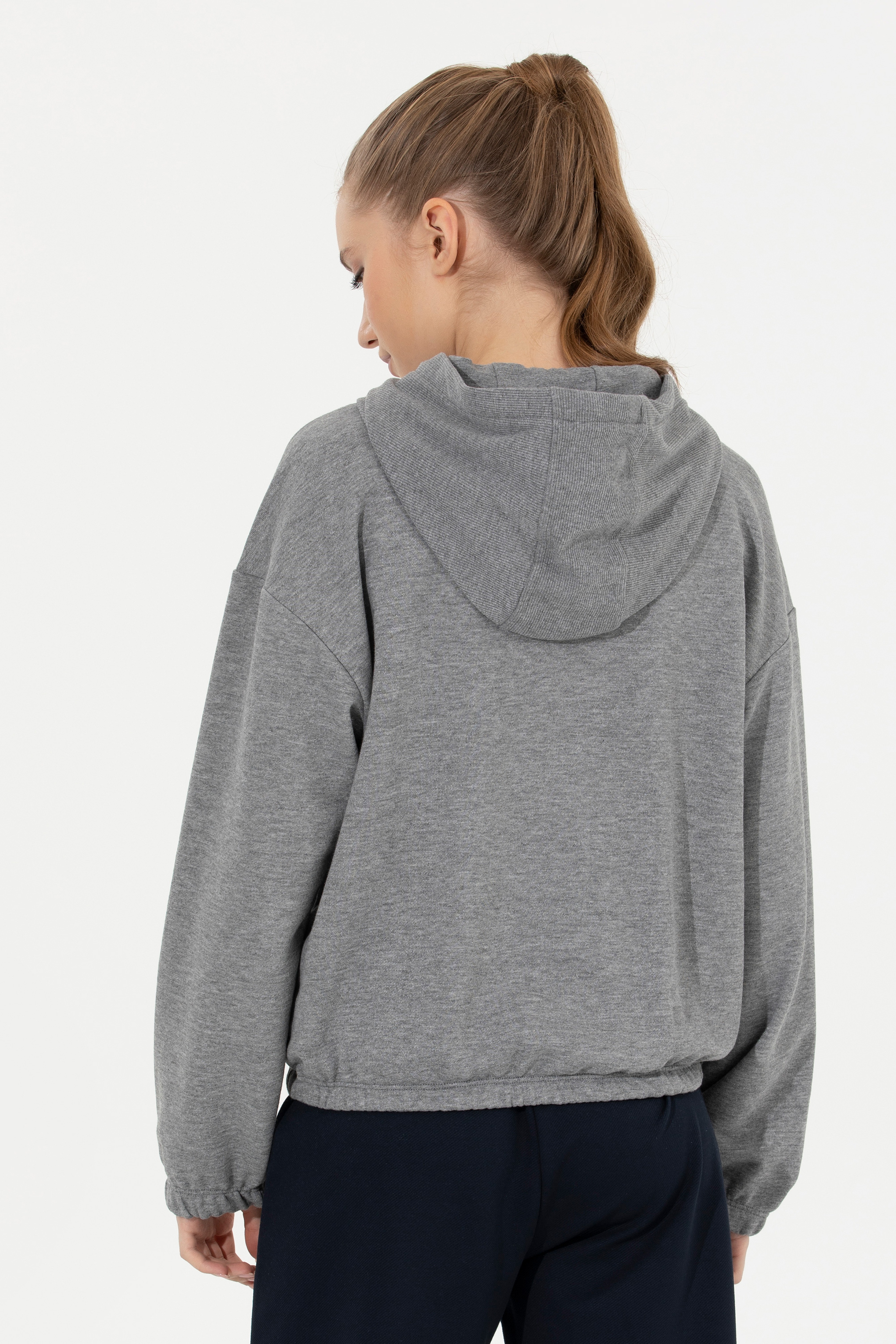 Kadın Gri Melanj Kapüşonlu Sweatshirt - Image 5