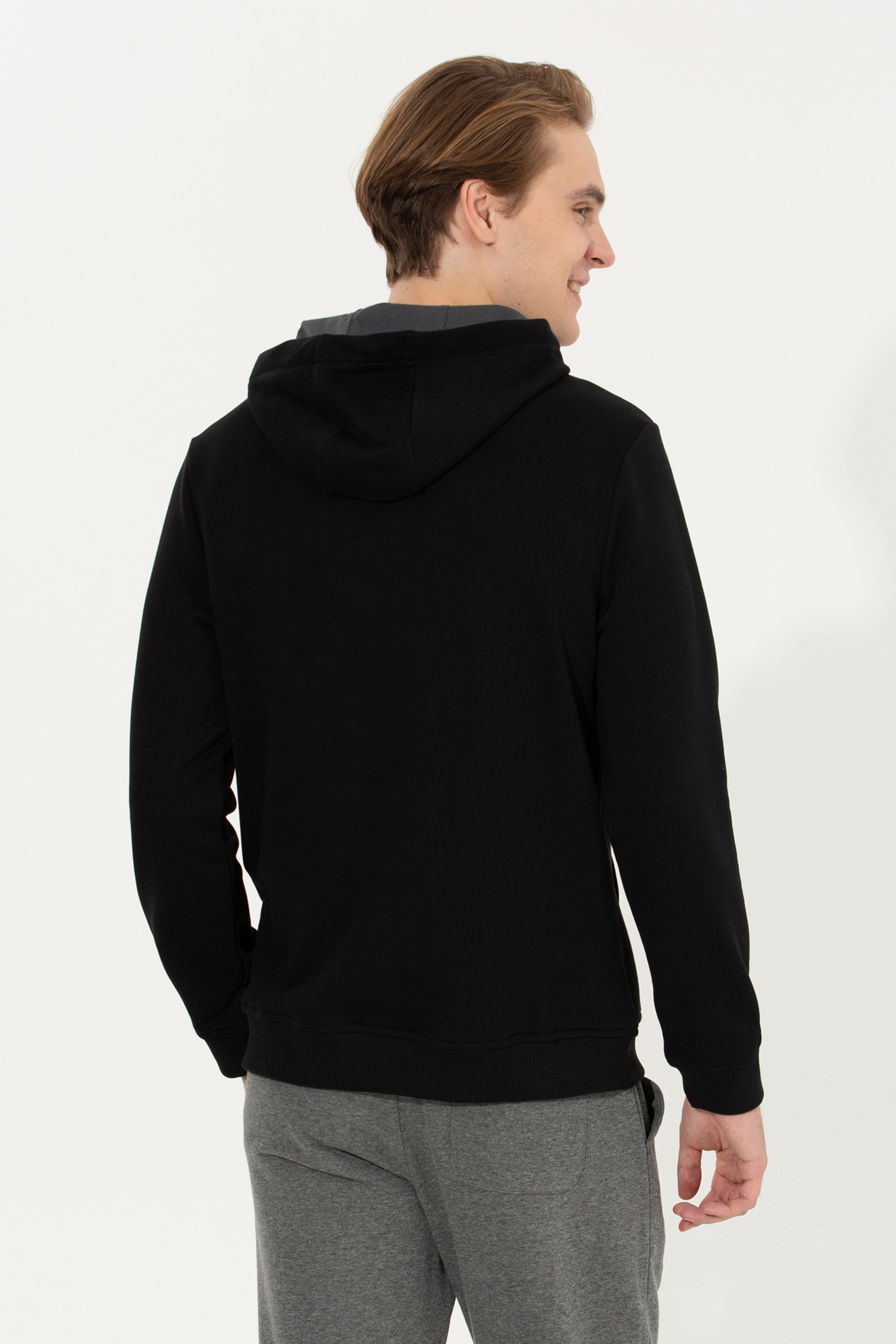 Erkek Siyah Kapüşonlu Sweatshirt - Image 5
