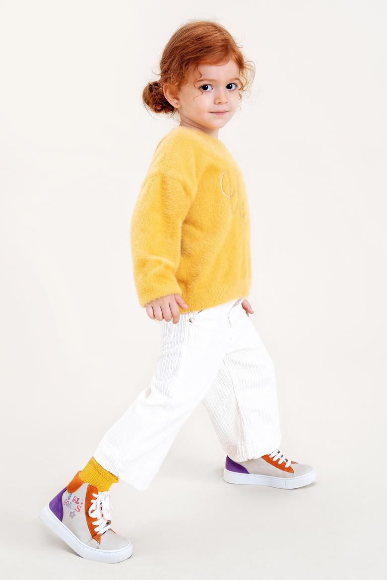 Kız Çocuk Taş Bot