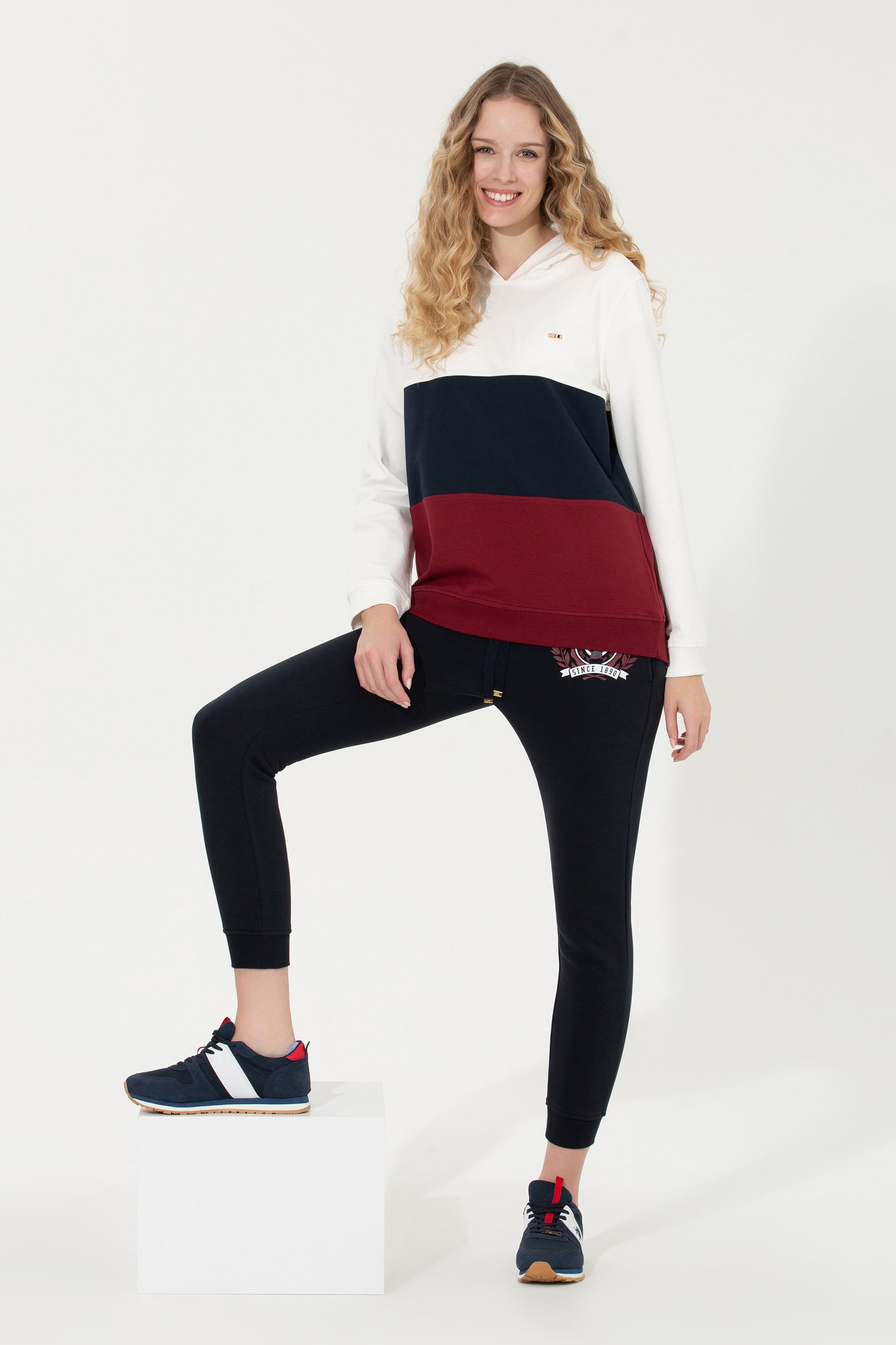 Kadın Vİşne Kapüşonlu Sweatshirt - Image 4