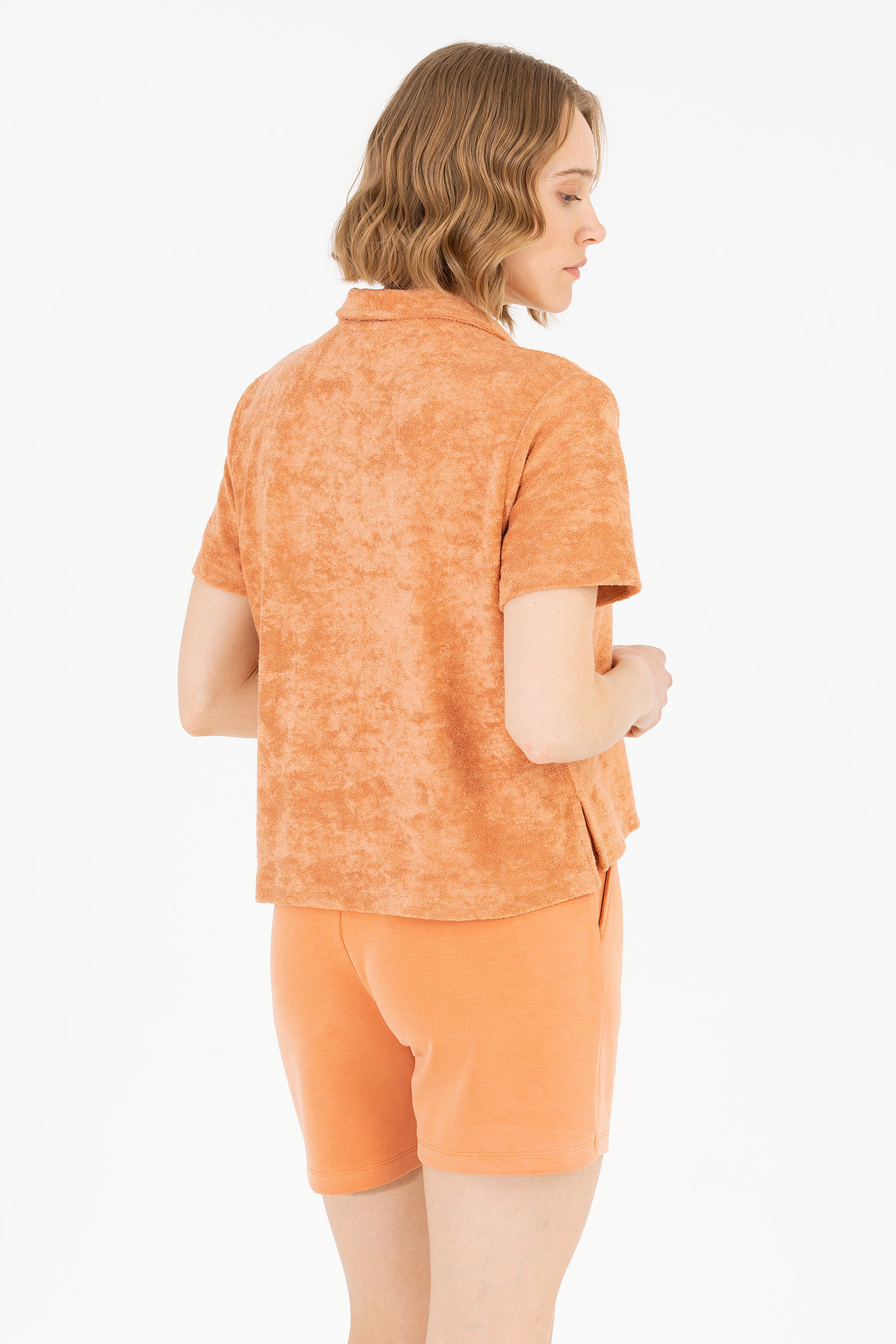 Kadın Pudra Crop Polo Yaka Tişört - Image 6