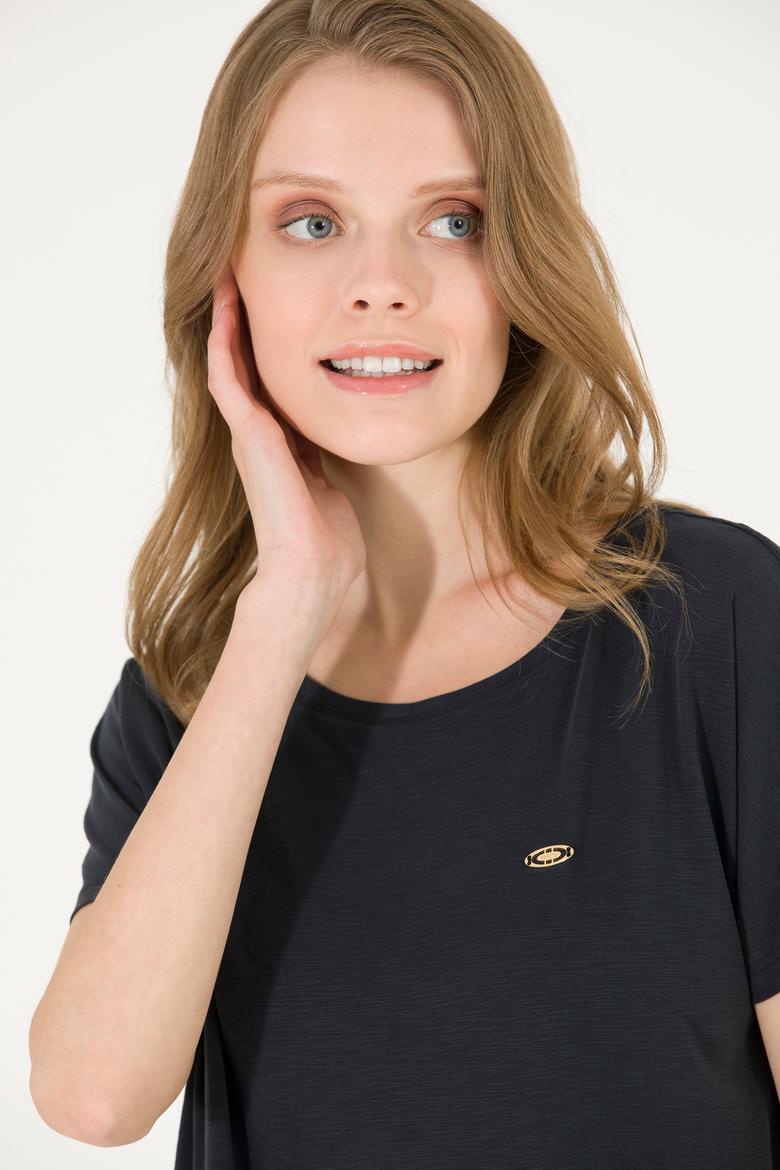 Kadın Siyah Bisiklet Yaka Tişört - 50270121029