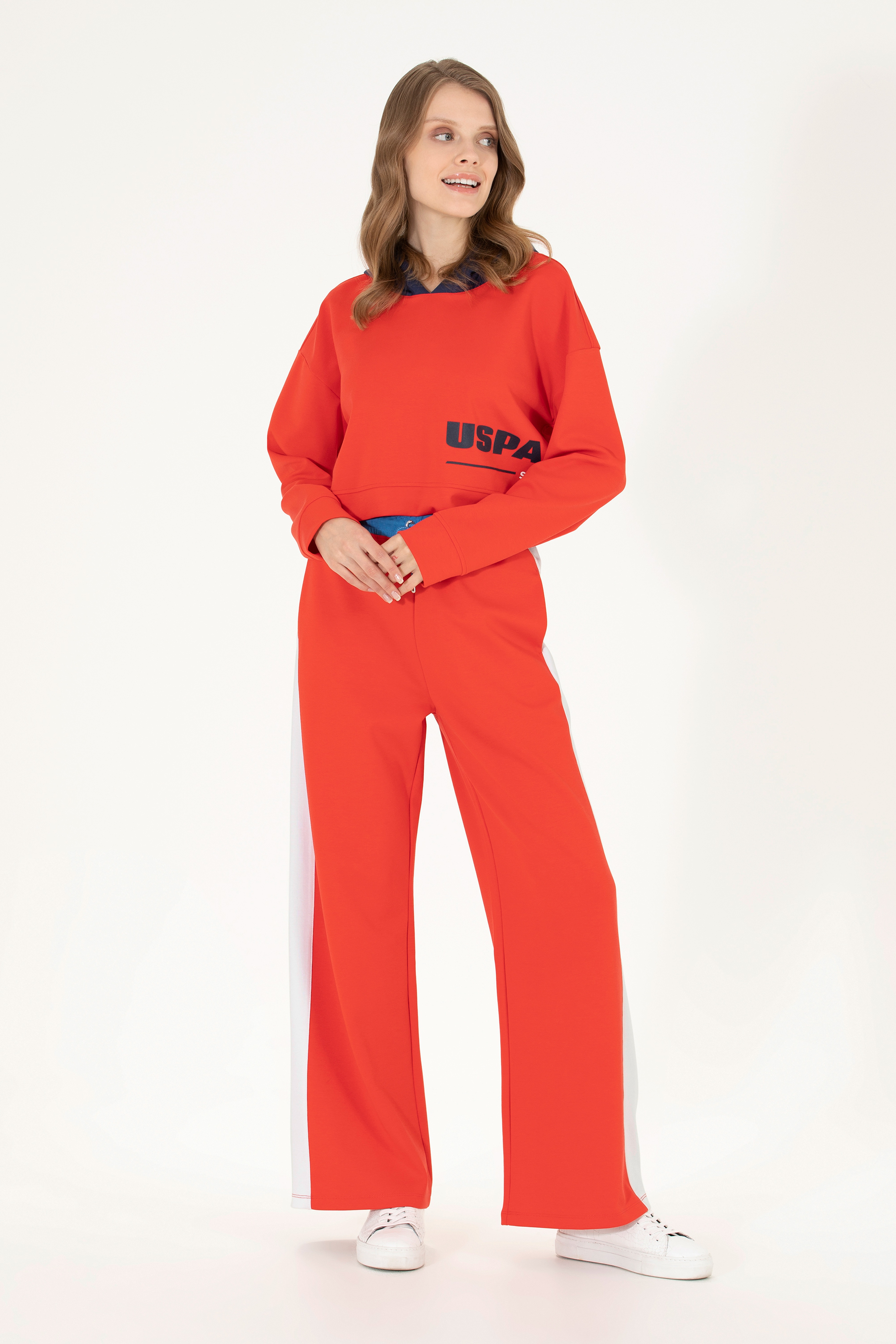 Kadın Kırmızı Kapüşonlu Sweatshirt - Image 4