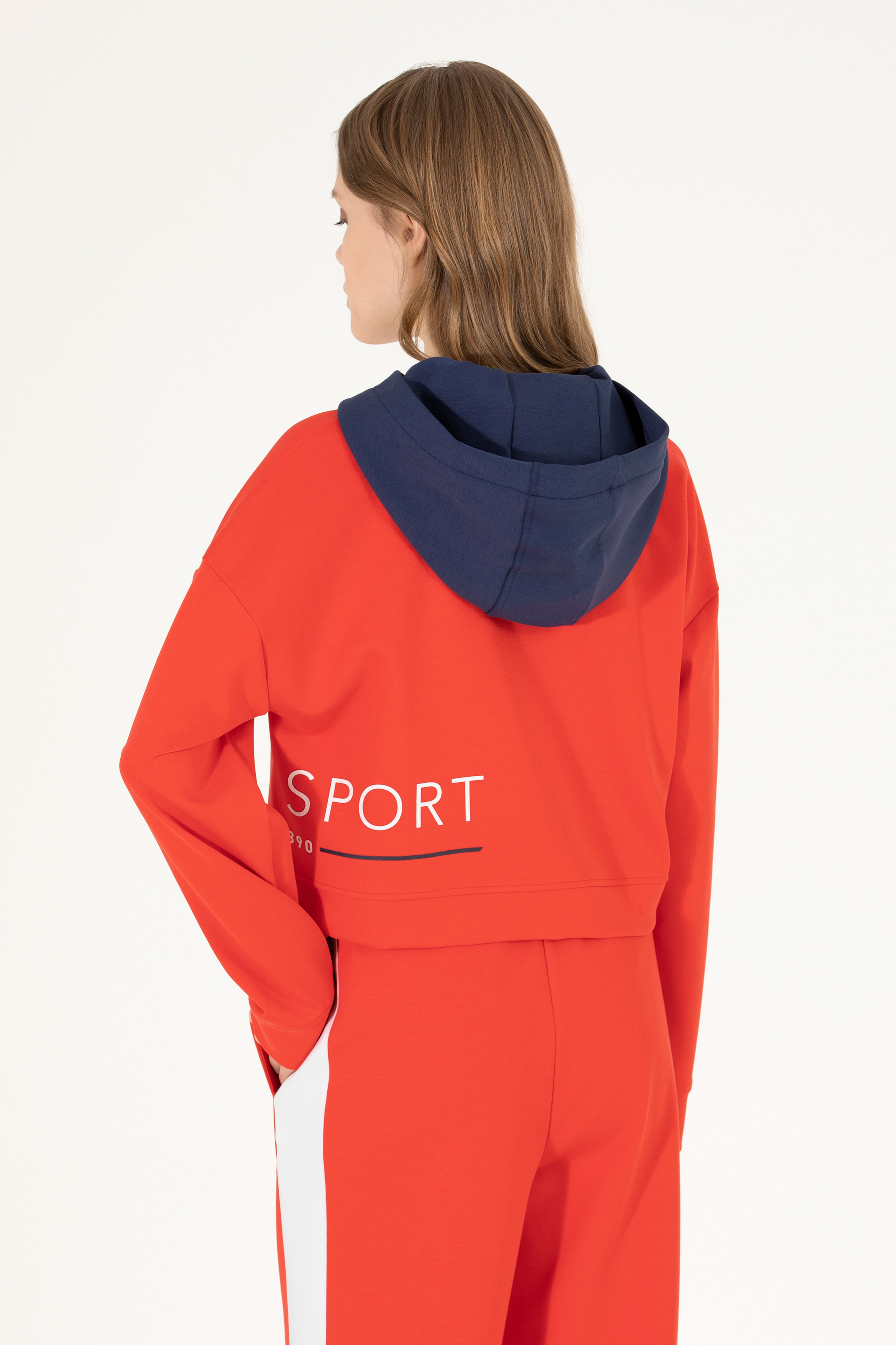 Kadın Kırmızı Kapüşonlu Sweatshirt - Image 5