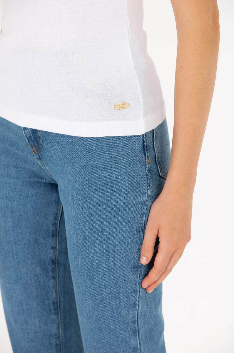 Kadın Beyaz Bisiklet Yaka Kolsuz Basic Tişört