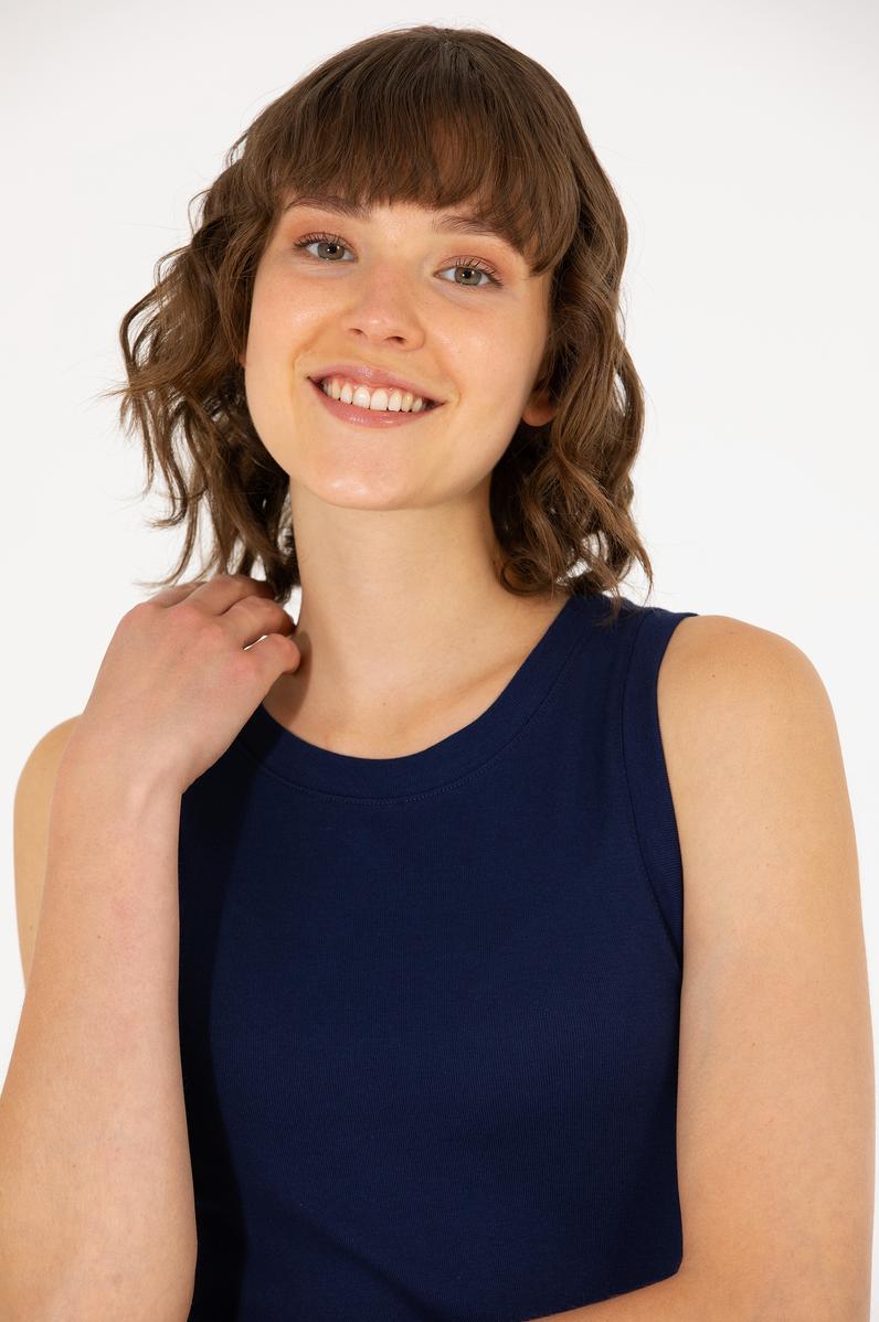 Kadın Lacivert Bisiklet Yaka Kolsuz Basic Tişört