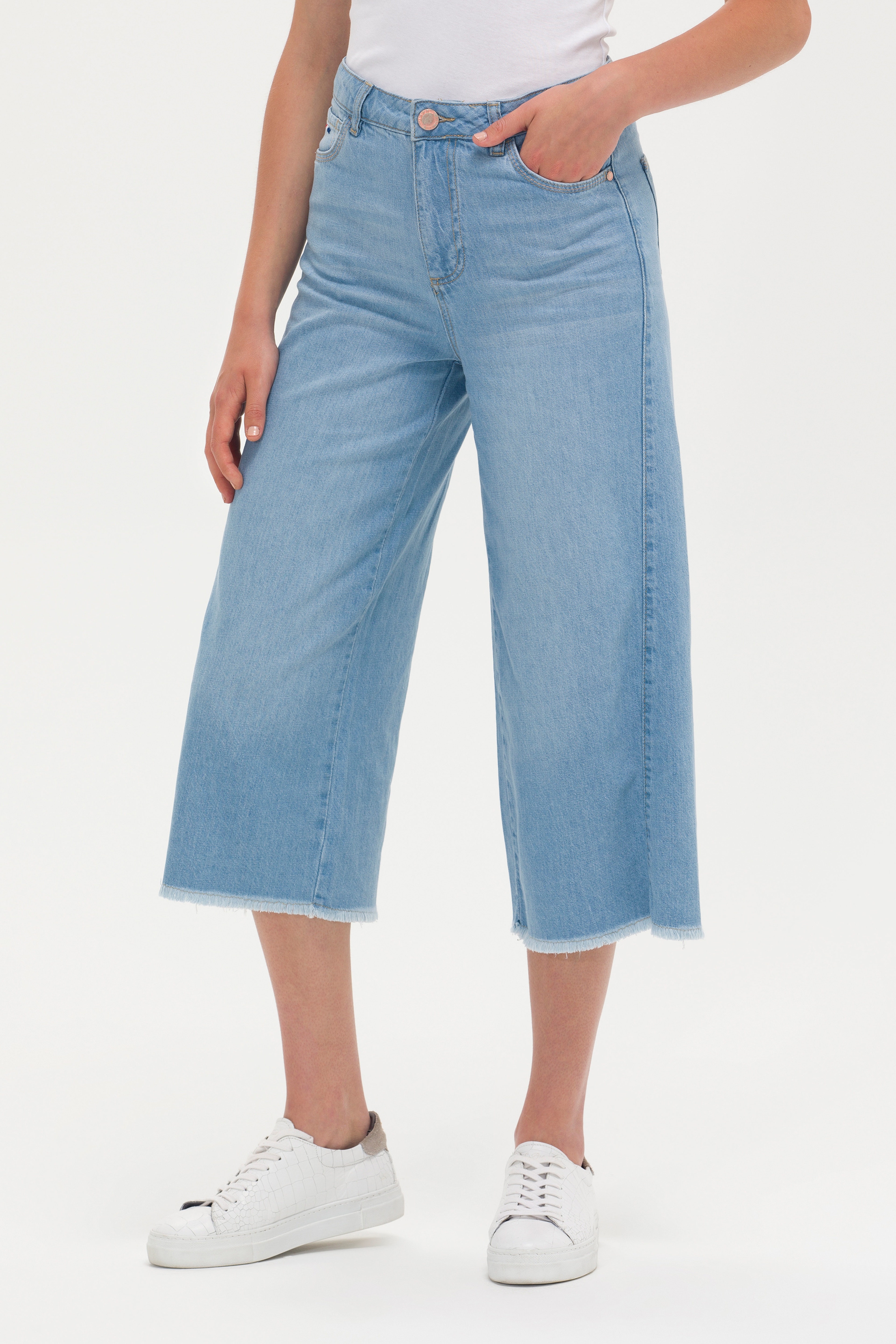 Kadın Açık Mavi Flare Cropped Fit Jean Pantolon - Image 2