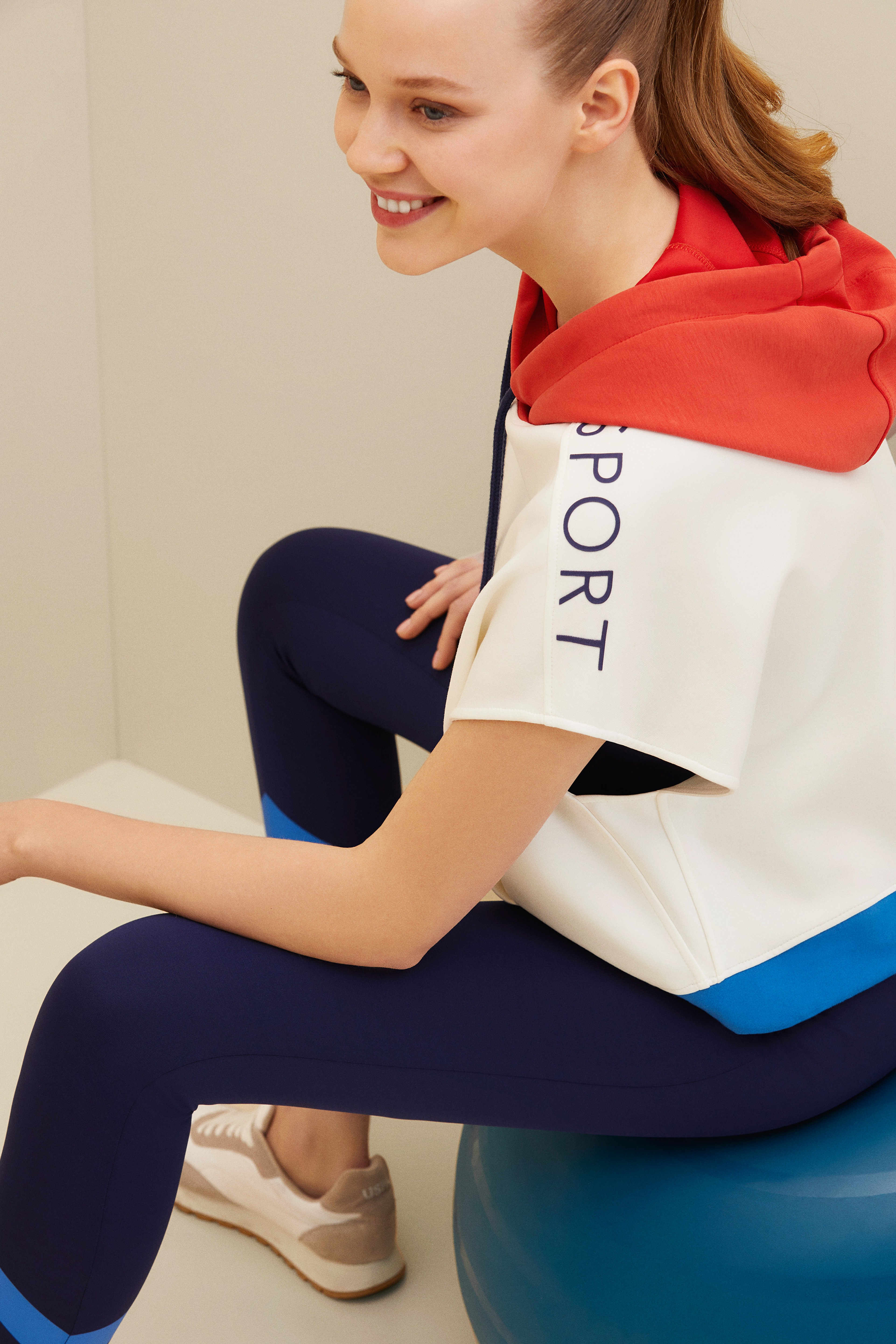Kadın Beyaz Sweatshirt - Image 1