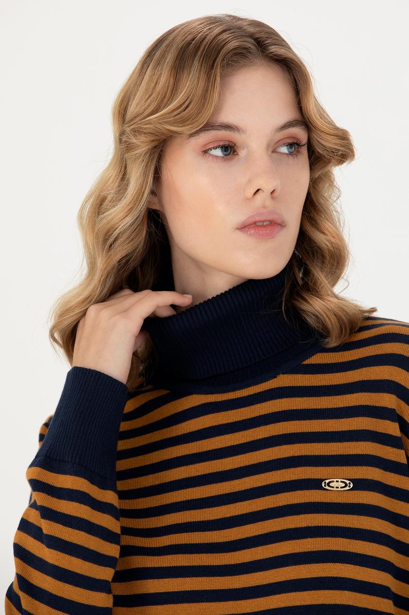 Kadın Lacivert Balıkçı Yaka Kazak