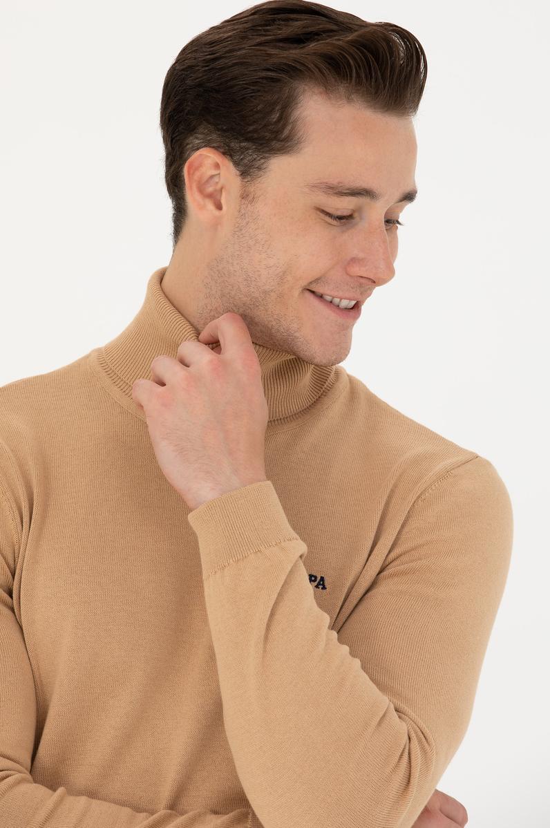 Erkek Kum Melanj V Yaka Kazak