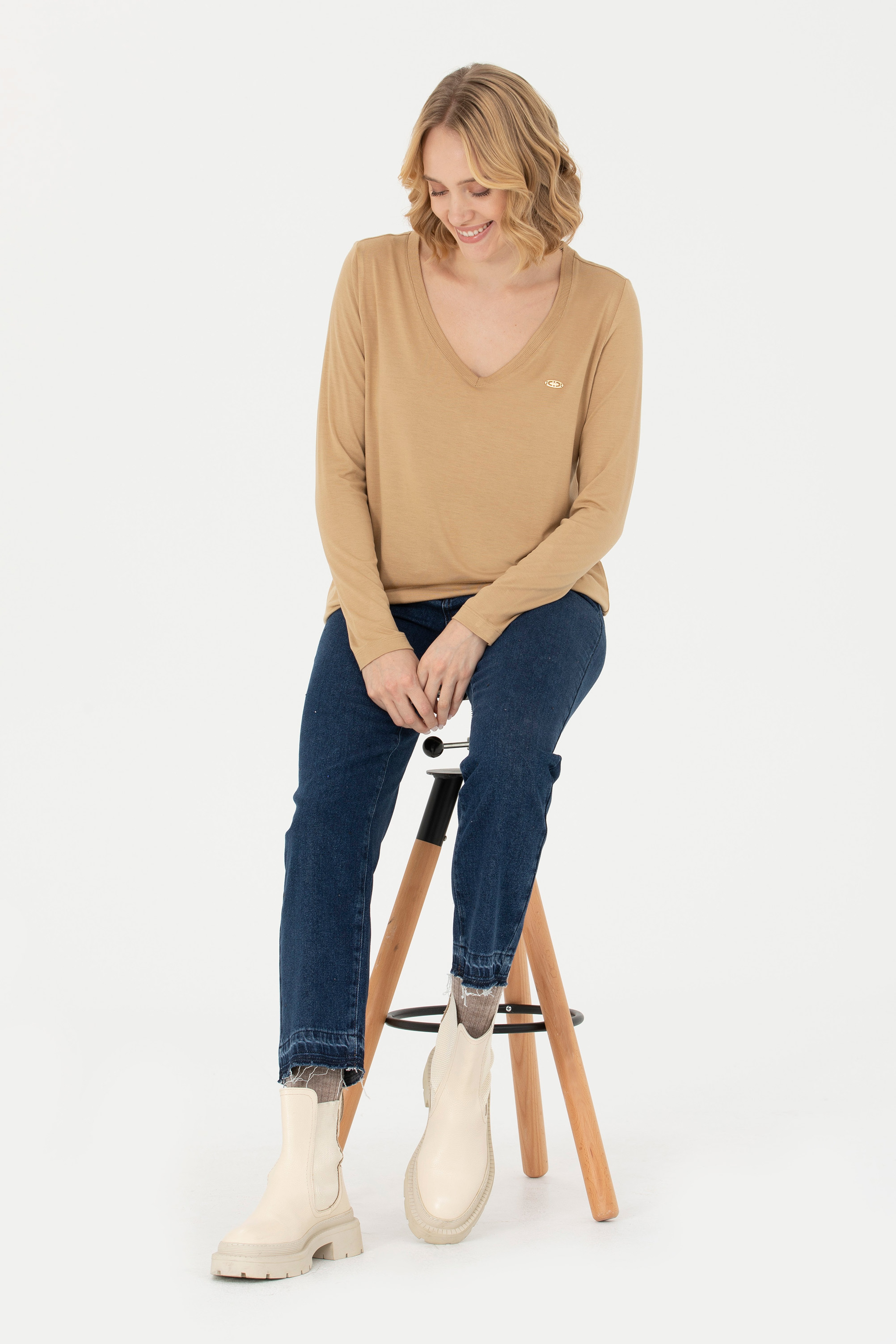 Kadın Kum V Yaka Sweatshirt - Image 4