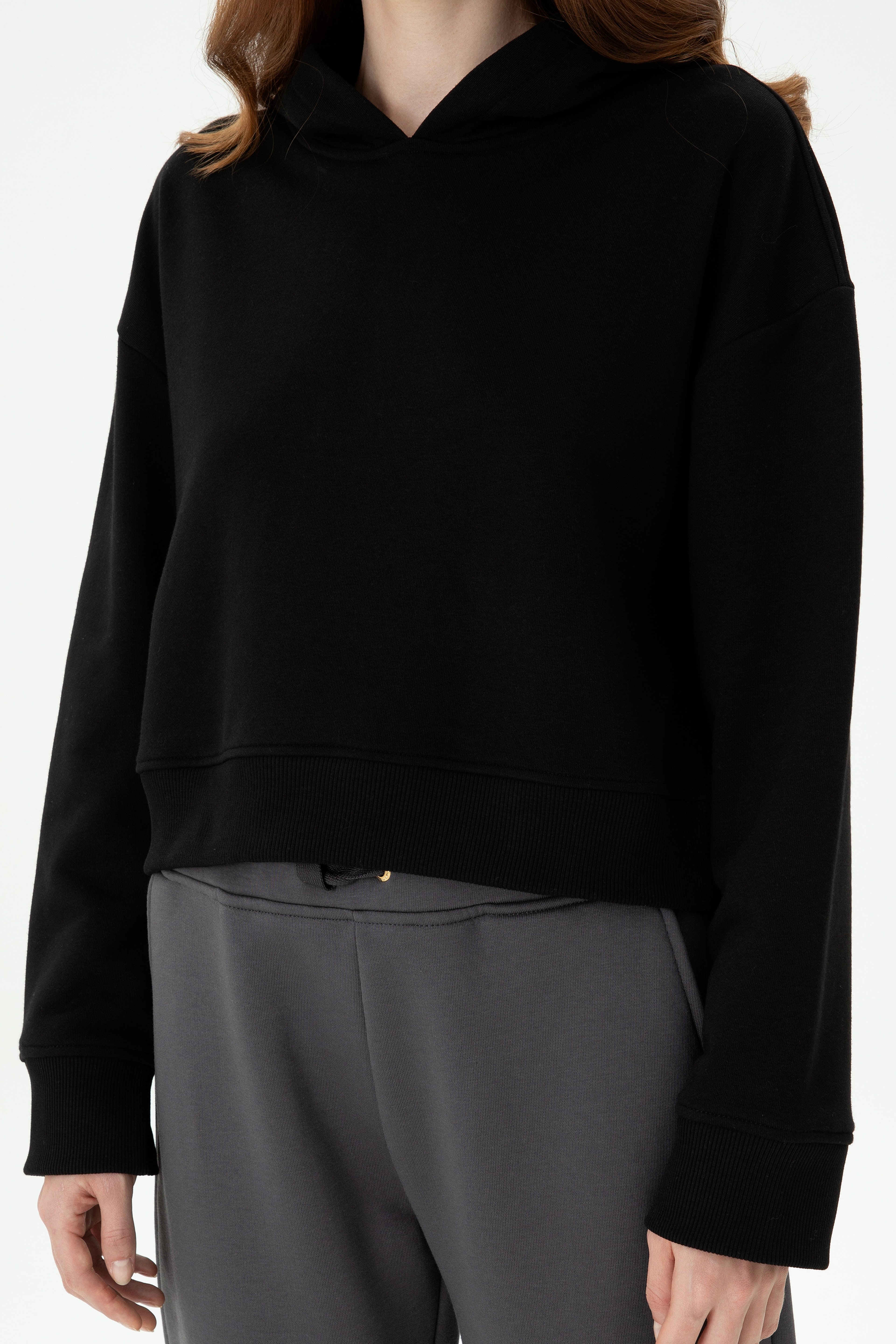 Kadın Siyah Kapüşonlu Sweatshirt - Image 6