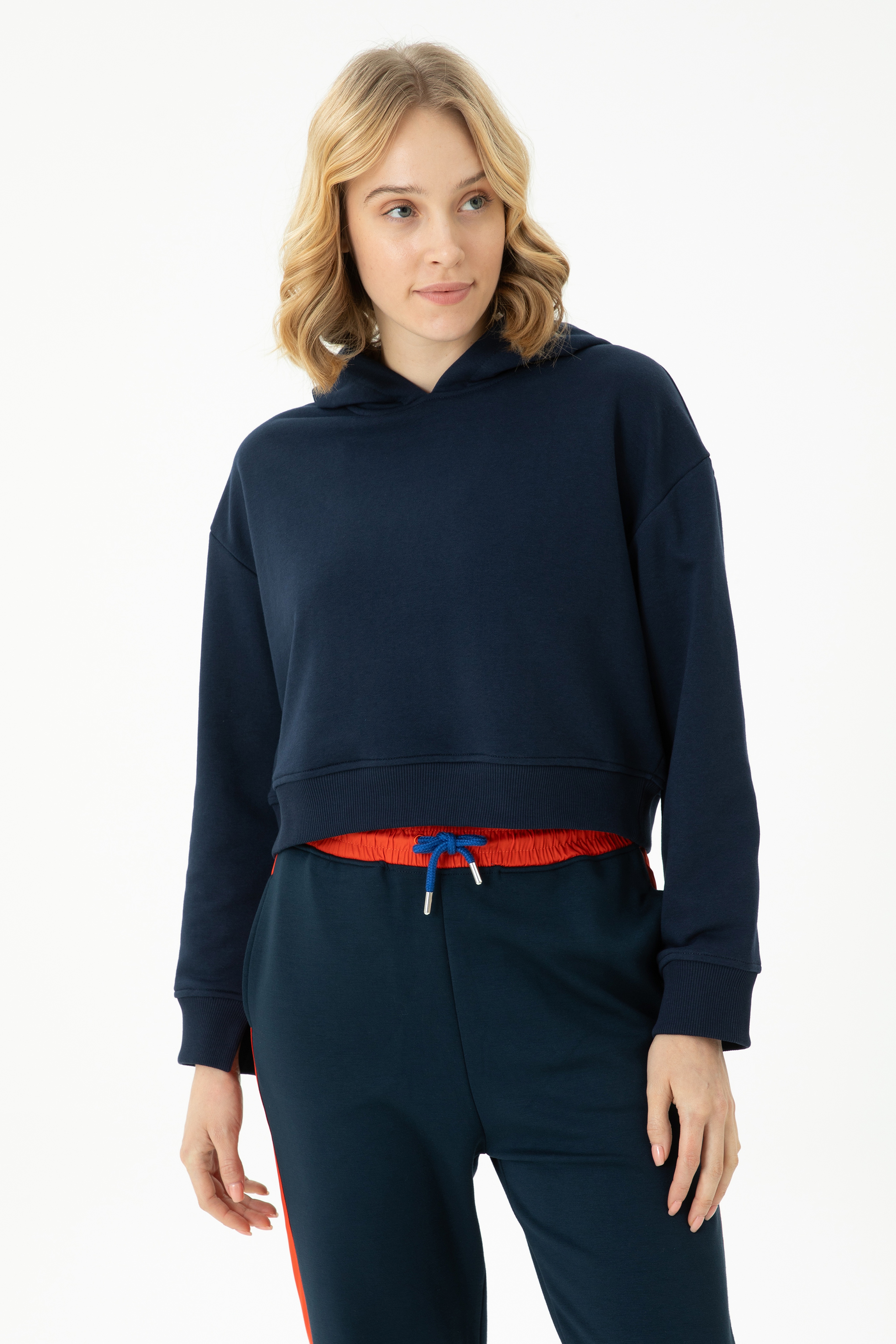Kadın Lacivert Kapüşonlu Sweatshirt - Image 4