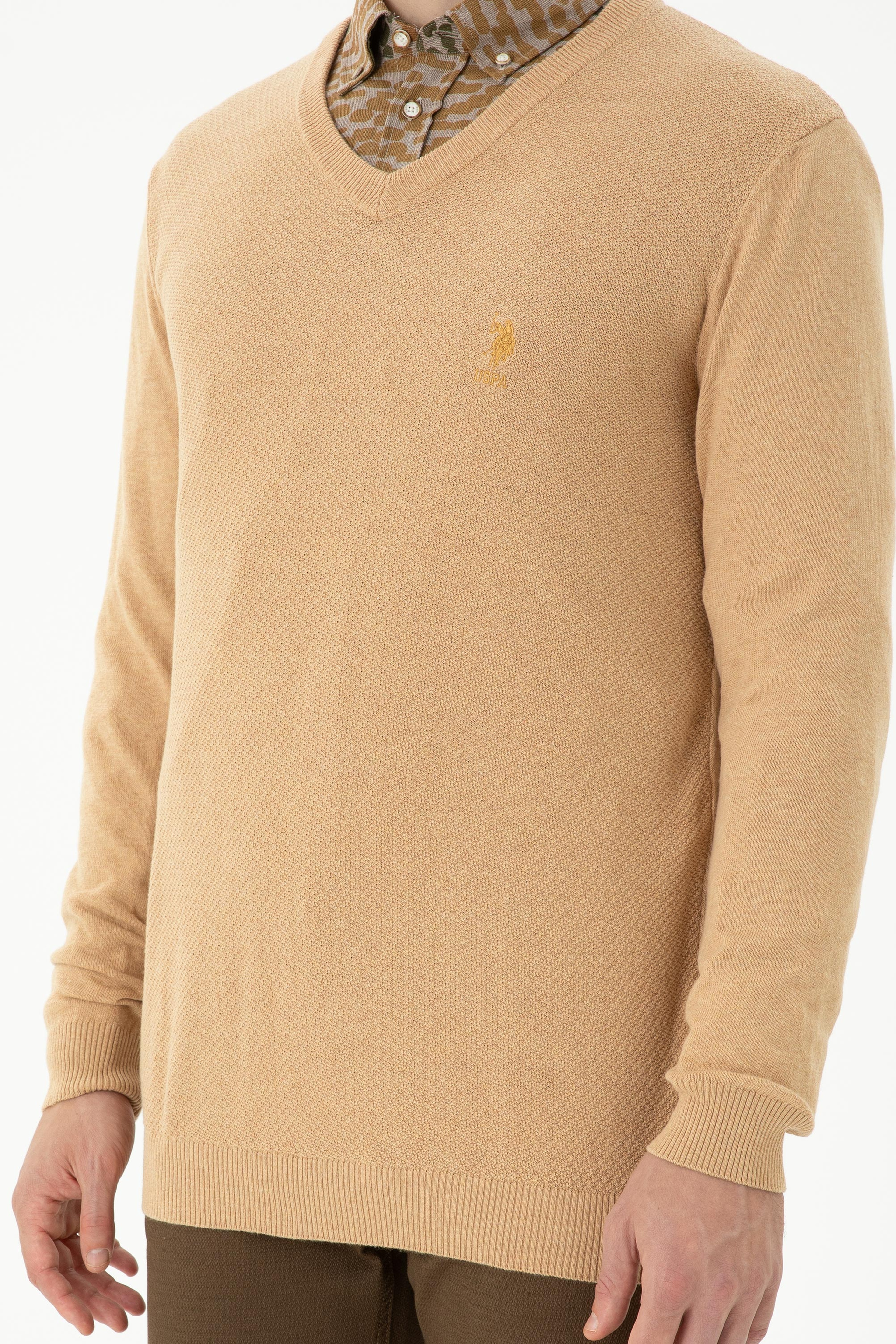 Erkek Slim Fit V Yaka Kum Melanj Kazak - Image 6