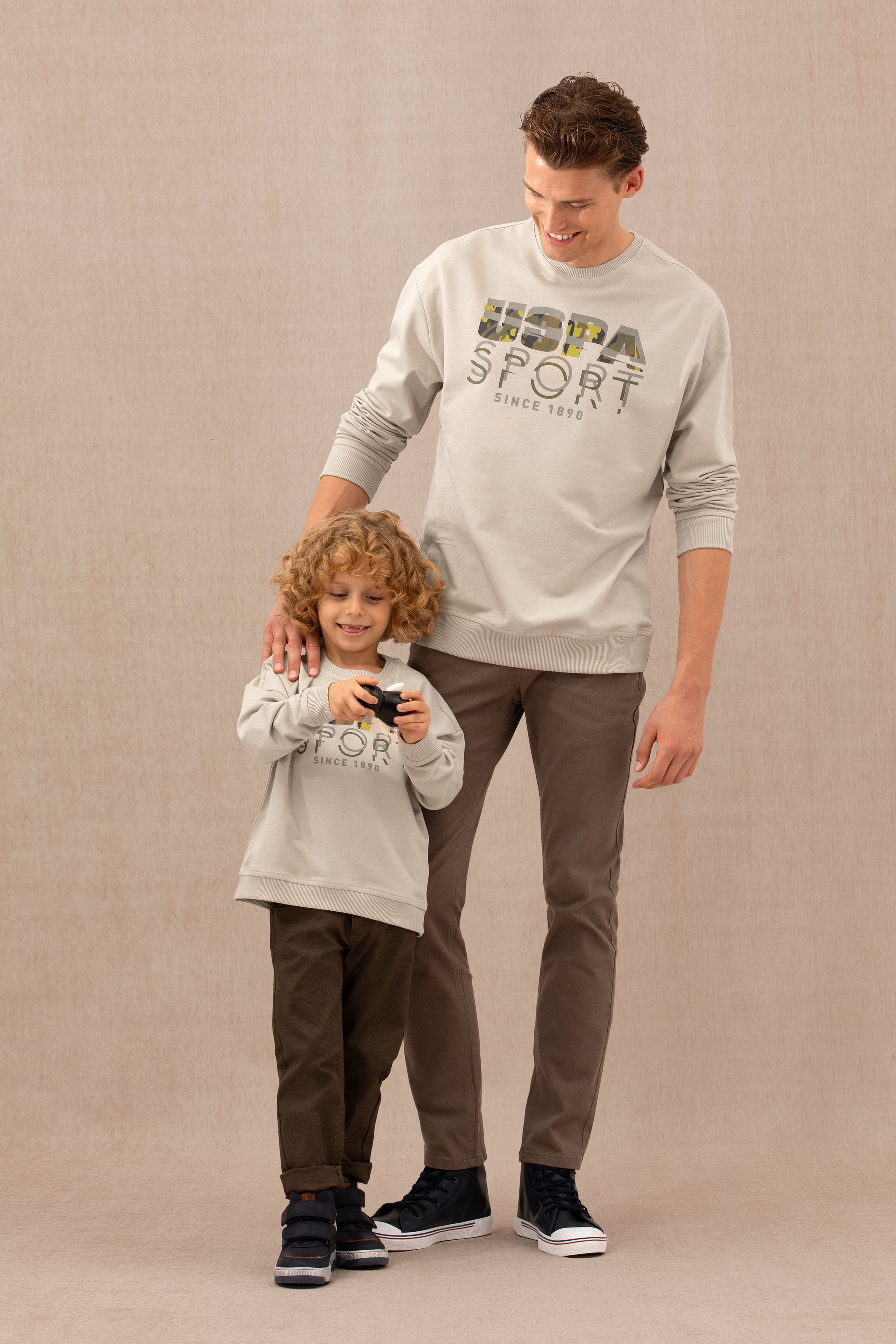 Erkek Çocuk Bej Bisiklet Yaka Sweatshirt - Image 1