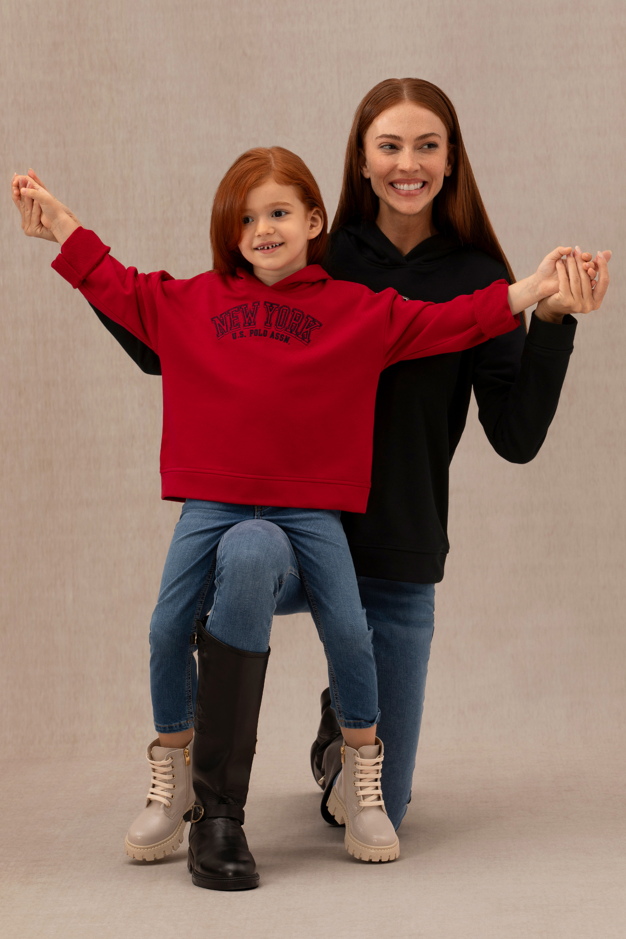 Kız Çocuk Kırmızı Kapüşonlu Sweatshirt
