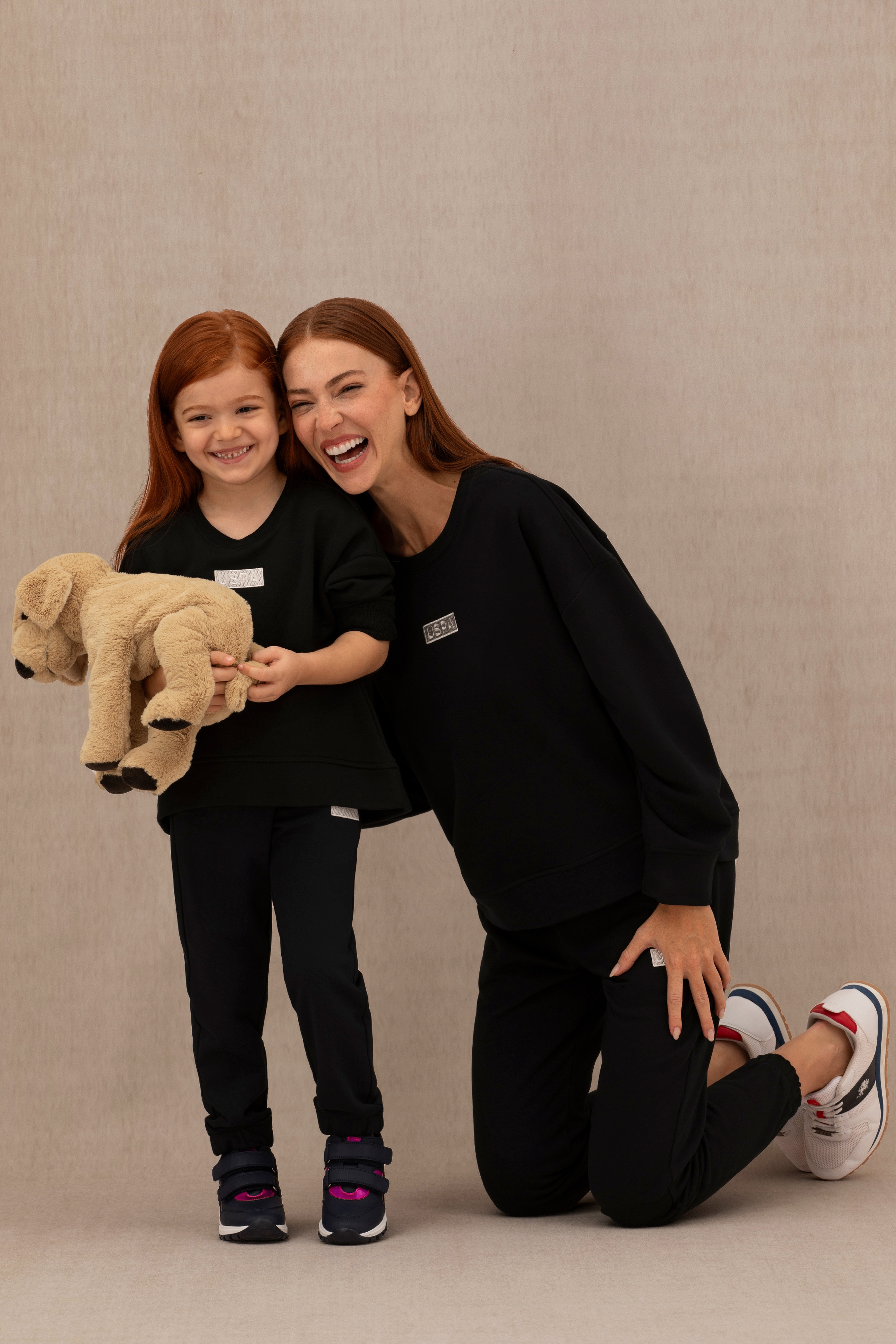Kız Çocuk Siyah Basic Bisiklet Yaka Sweatshirt - Image 1