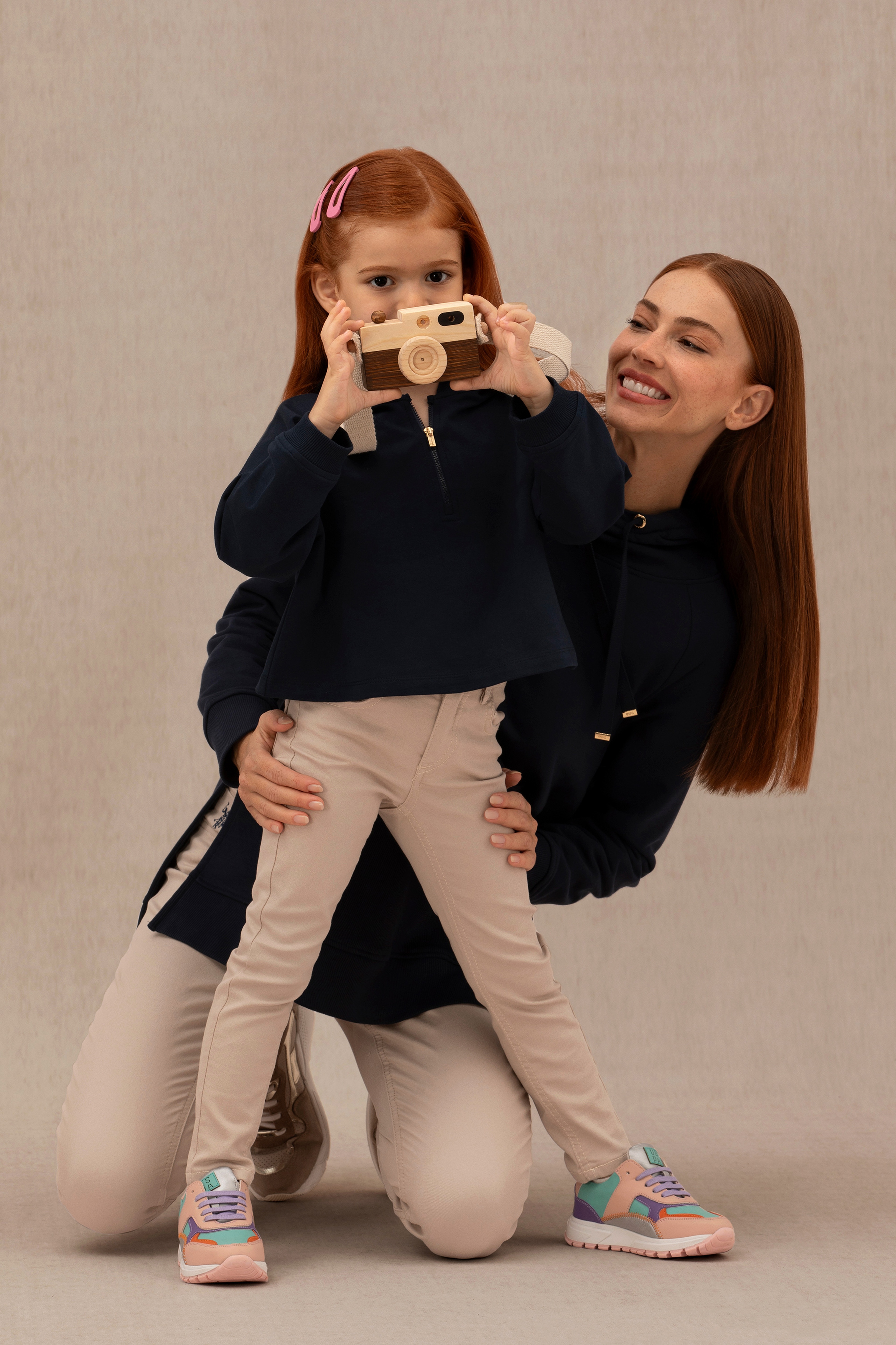 Kız Çocuk Lacivert Kapüşonlu Sweatshirt - Image 1