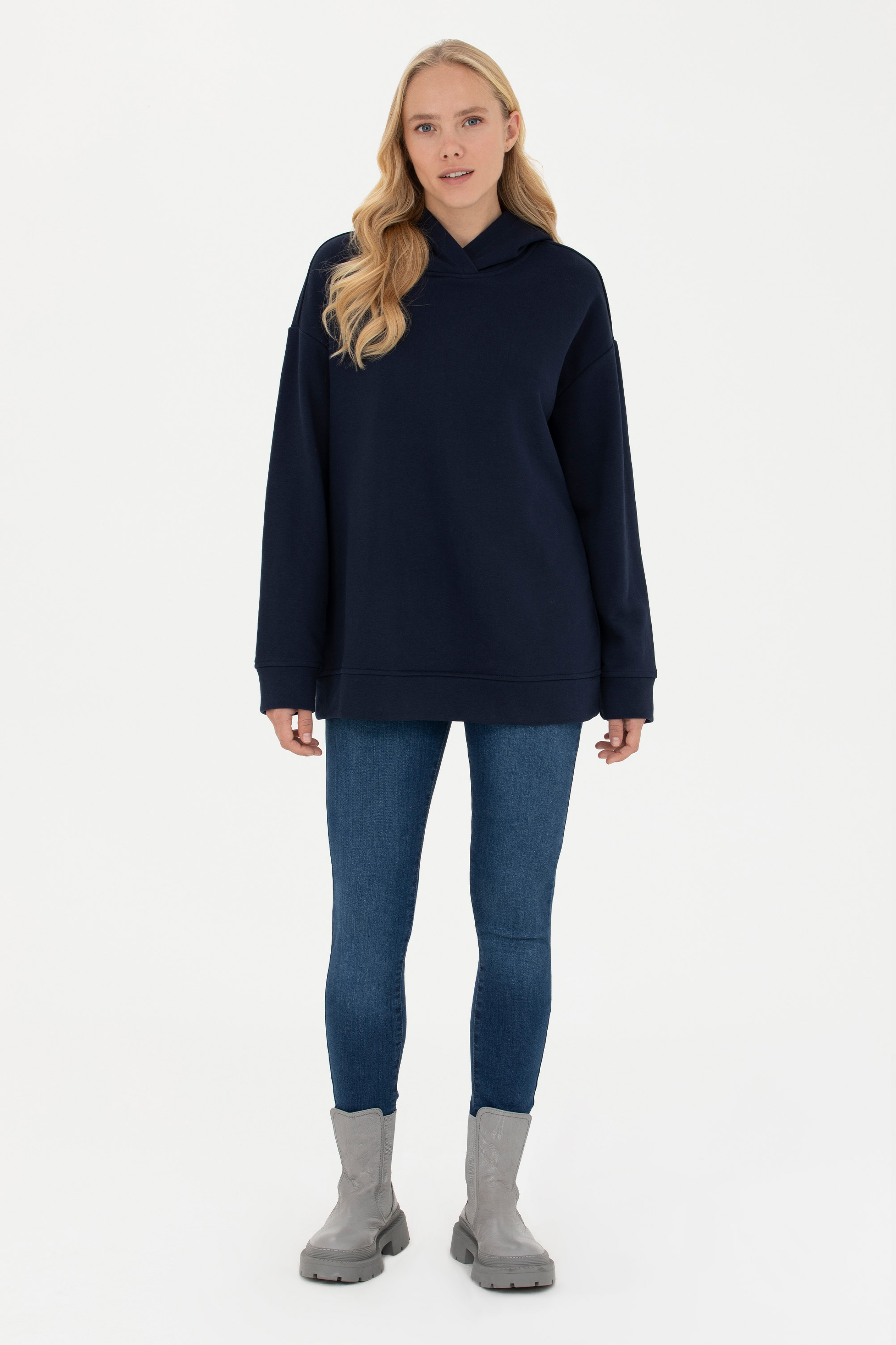 Kadın Lacivert Kapüşonlu Sweatshirt - Image 4