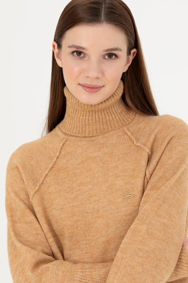 Kadın Kum Boğazlı Kazak