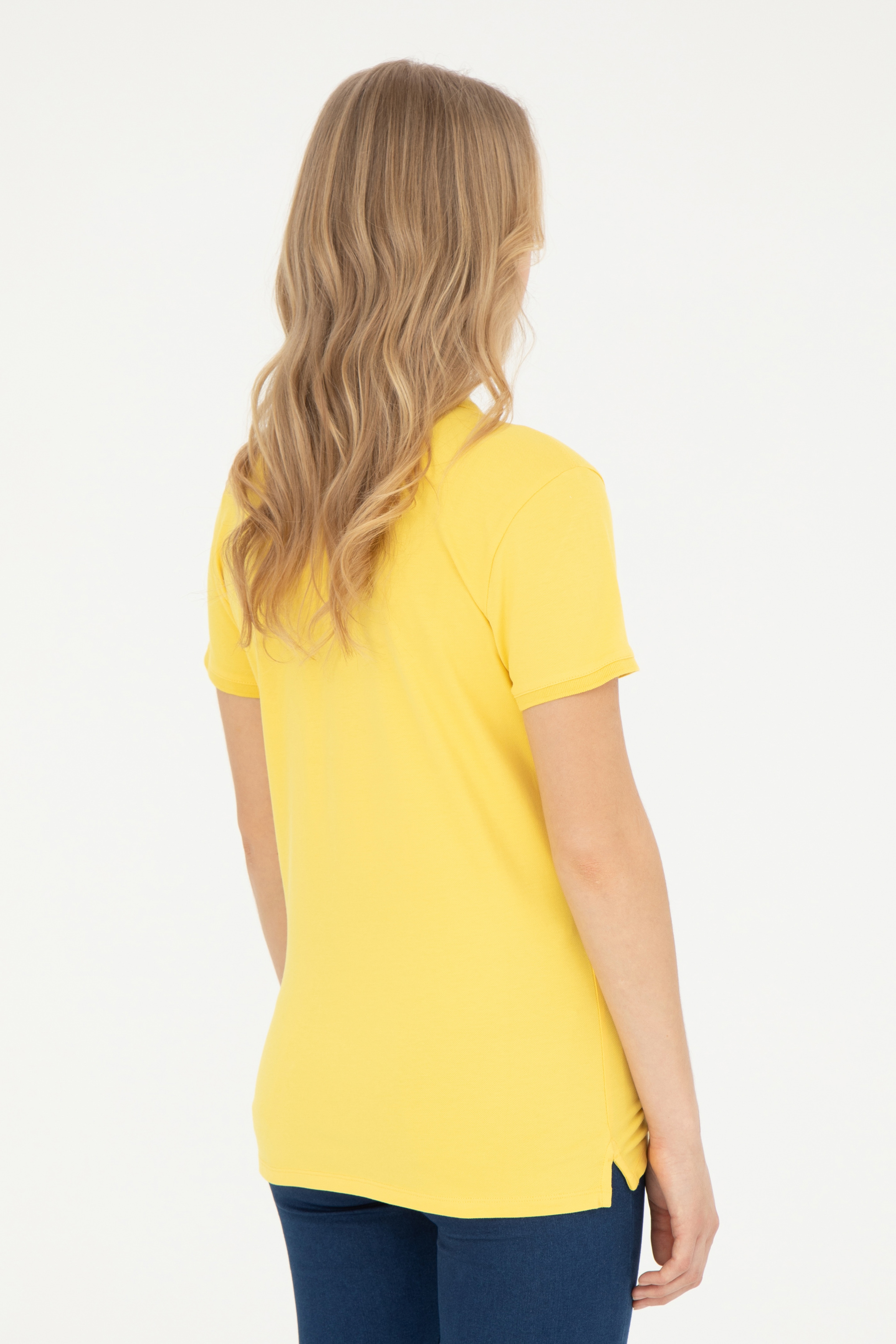 Kadın Sarı Basic Polo Yaka Tişört - Image 5