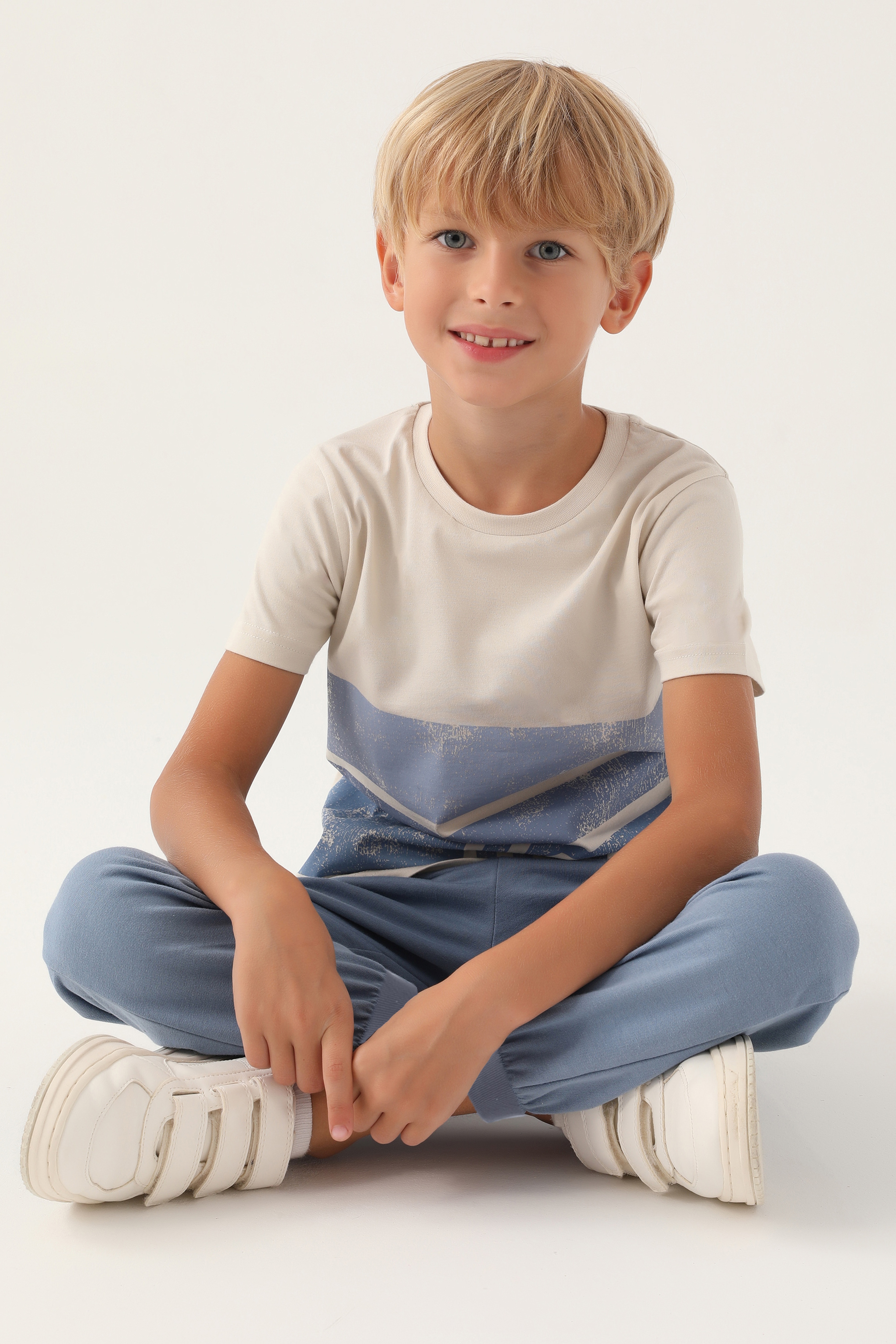 Erkek Çocuk Bej Pijama Takımı - Image 2