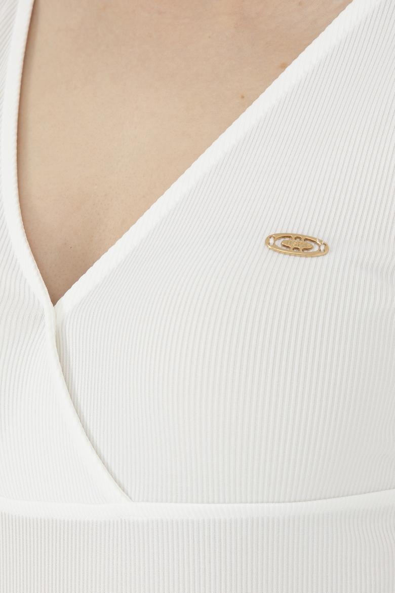 Kadın Beyaz V Yaka Tişört - 50287560005