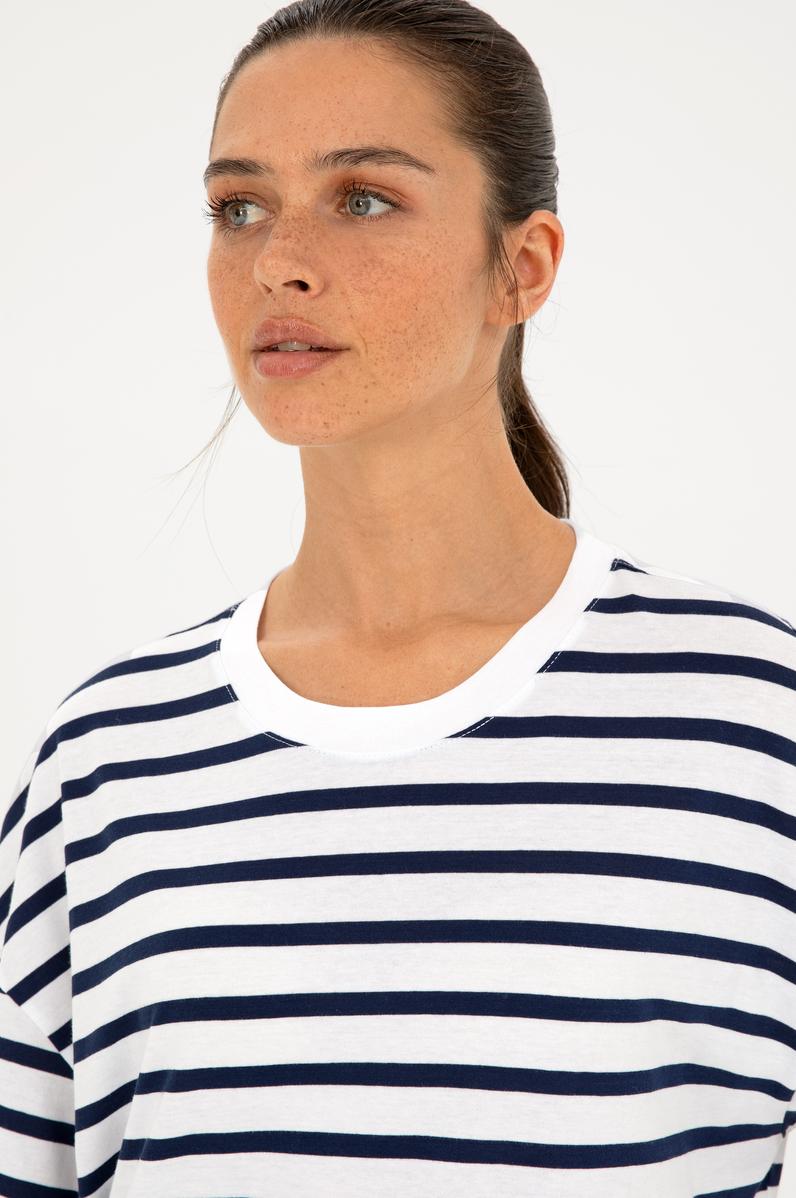 Kadın Beyaz Bisiklet Yaka Tişört