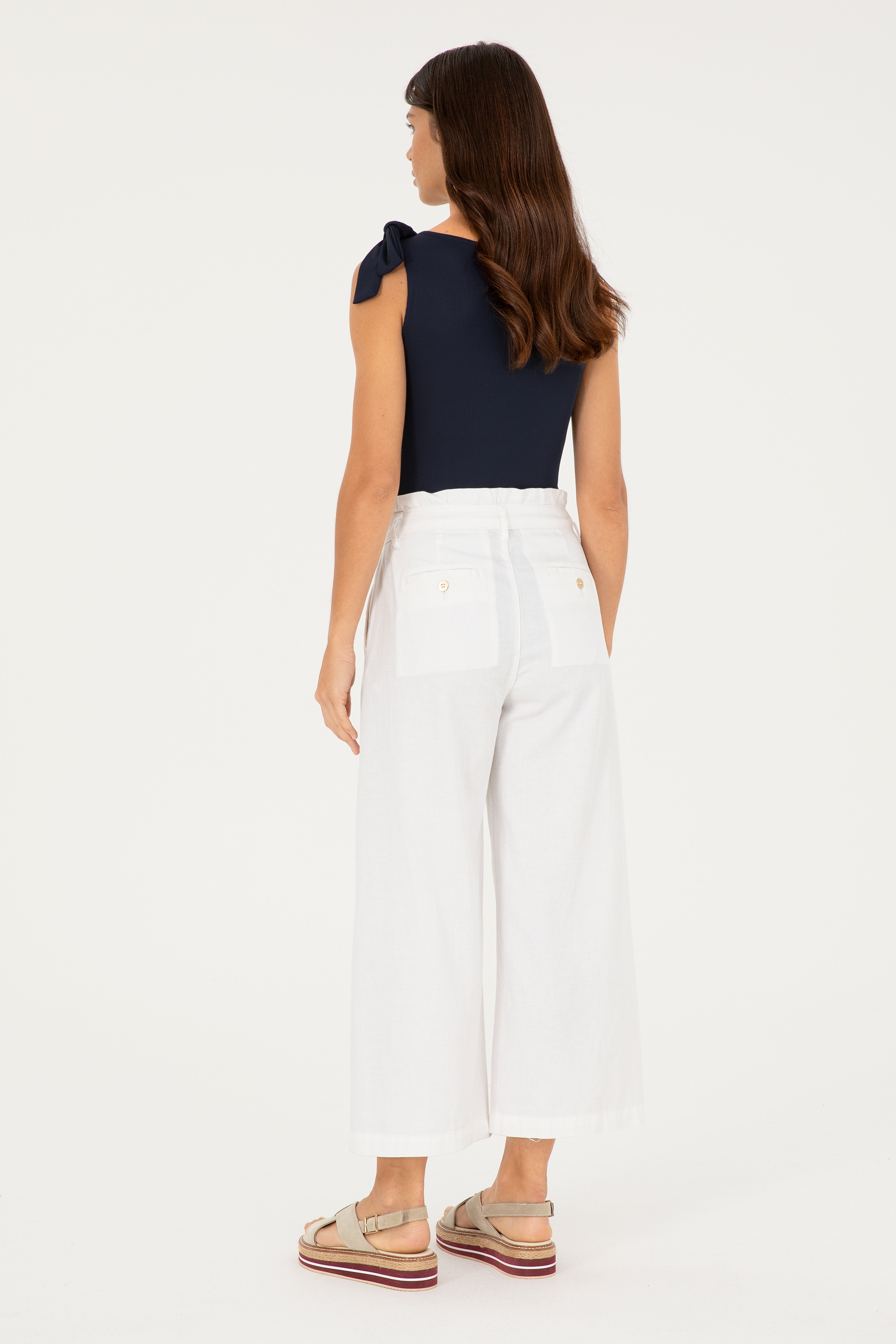 Kadın Beyaz Flare Cropped Fit Pantolon - Image 4