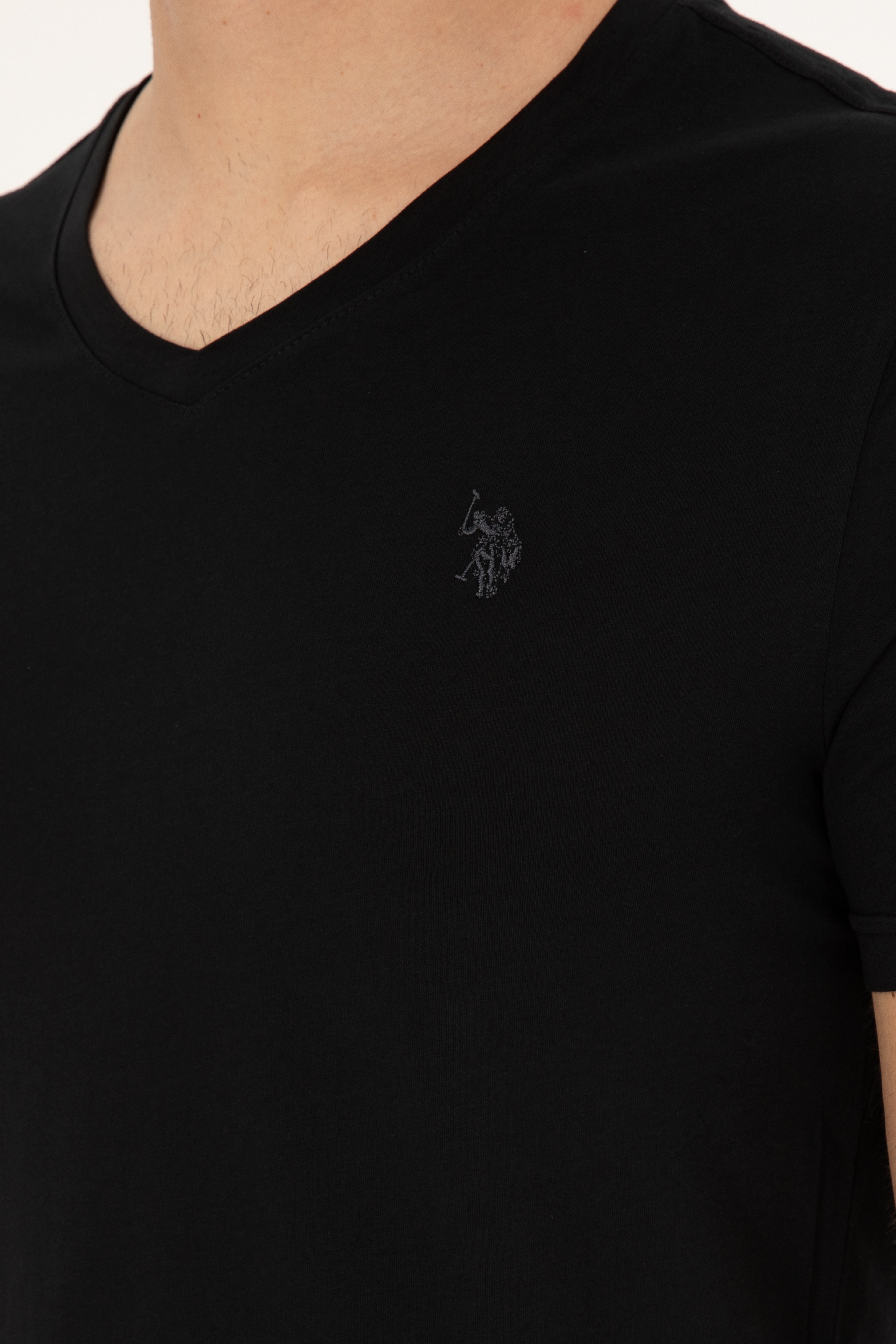 Erkek Slim Fit V Yaka Siyah Basic Tişört - Image 7
