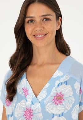 Kadın Açık Mavi Desenli V Yaka Tişört - 50281805009