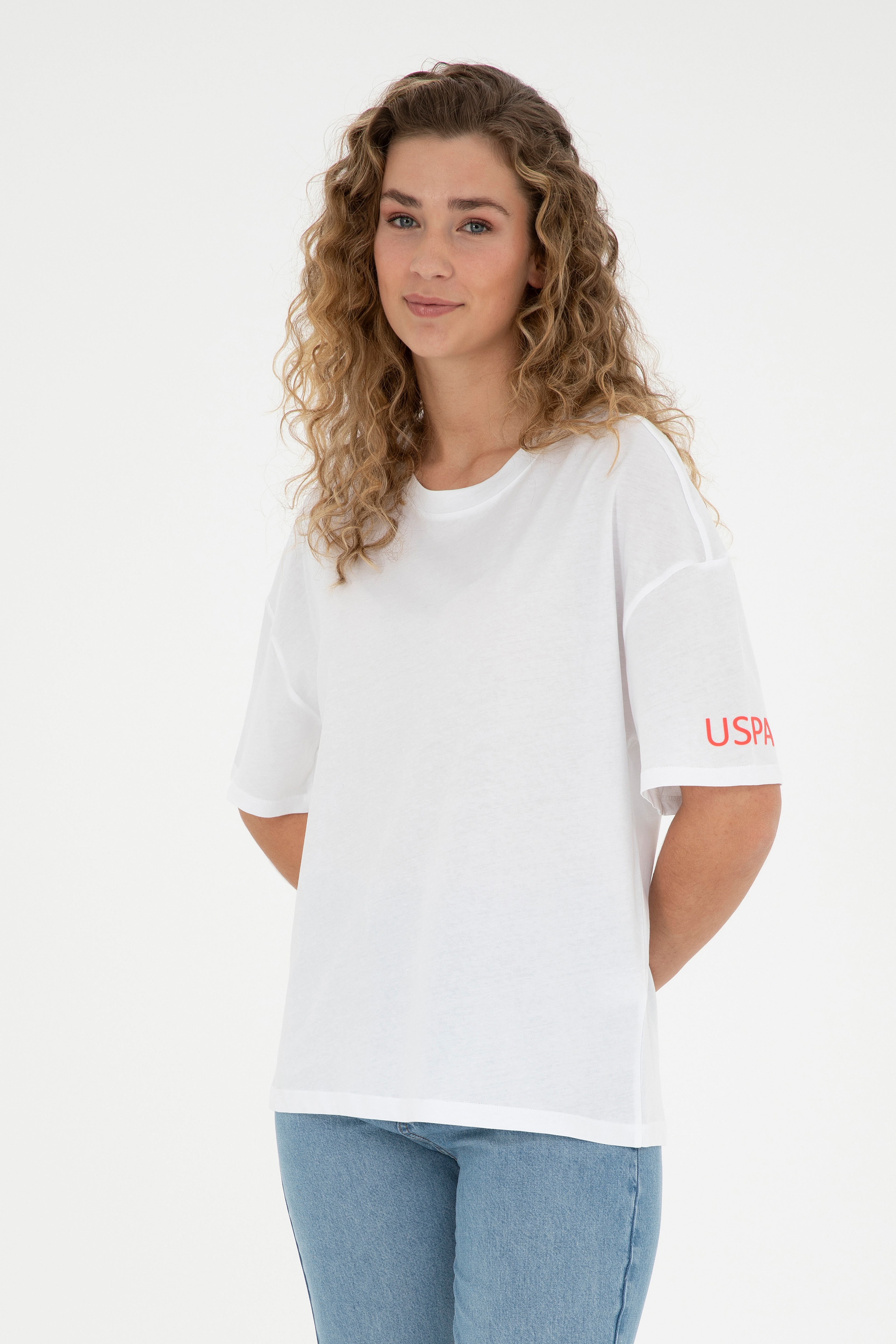 Kadın Beyaz Oversize Bisiklet Yaka Tişört - Image 1