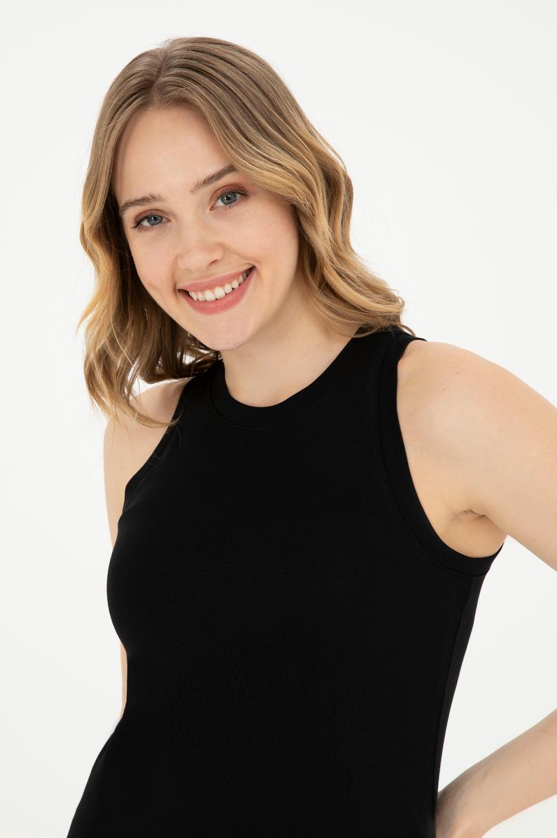 Kadın Siyah Bisiklet Yaka Kolsuz Basic Tişört