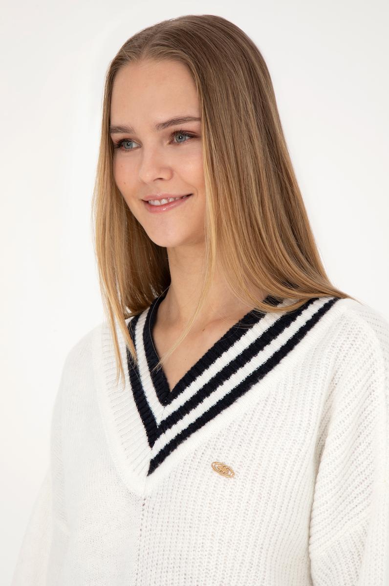 Kadın Krem V Yaka Kazak