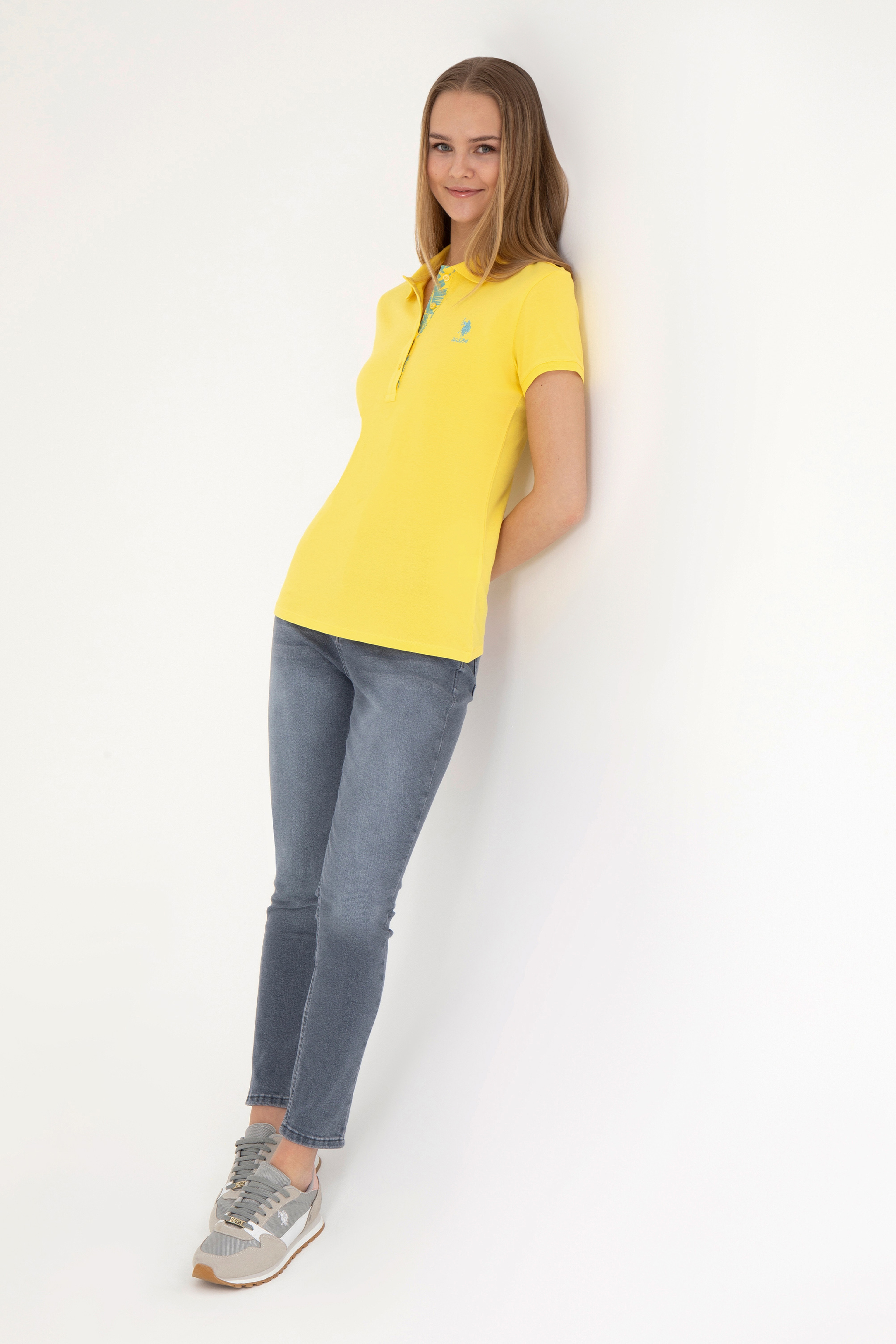 Kadın Sarı Basic Polo Yaka Tişört - Image 4