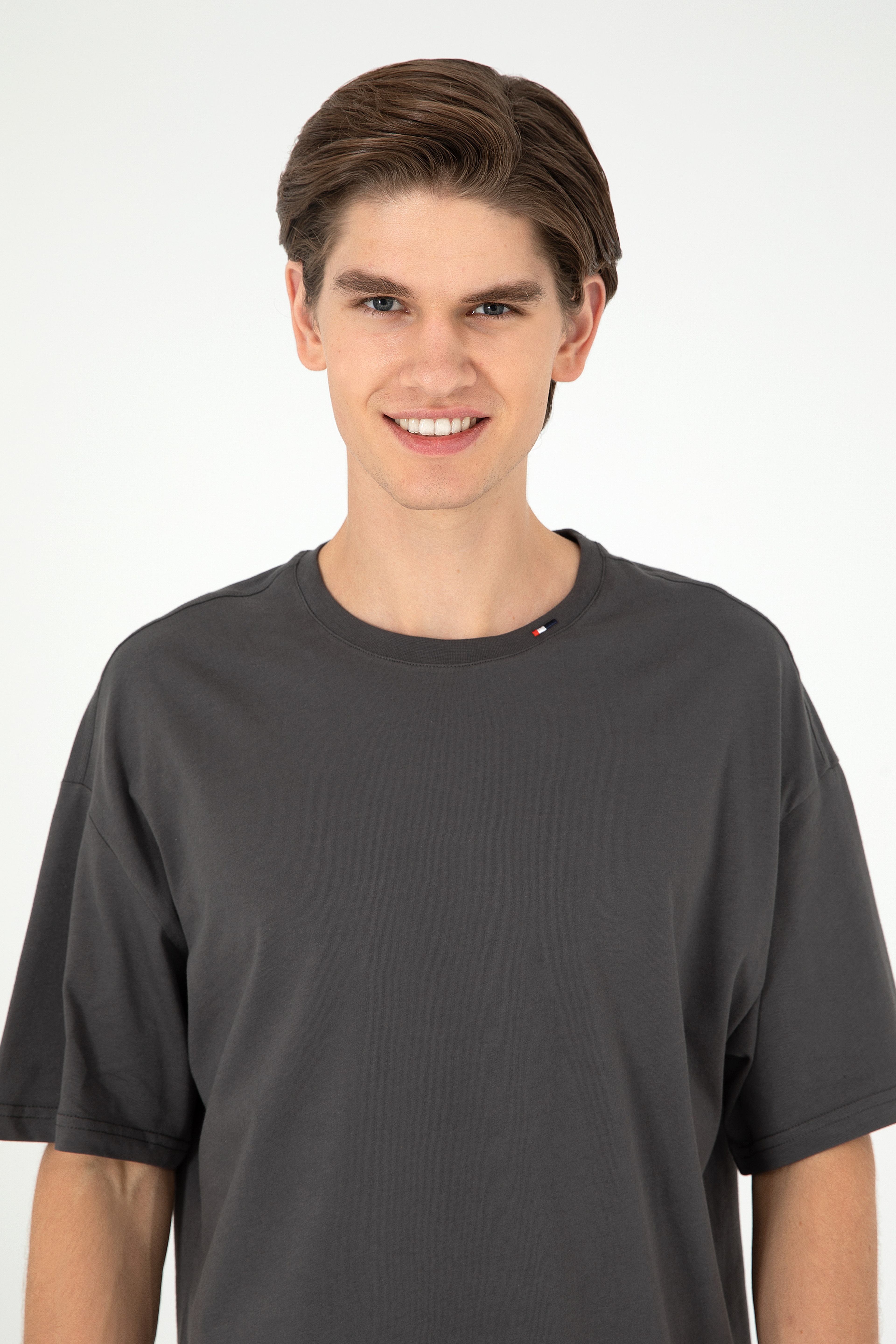 Erkek Oversize Fit Bisiklet Yaka Antrasit Tişört - Image 2
