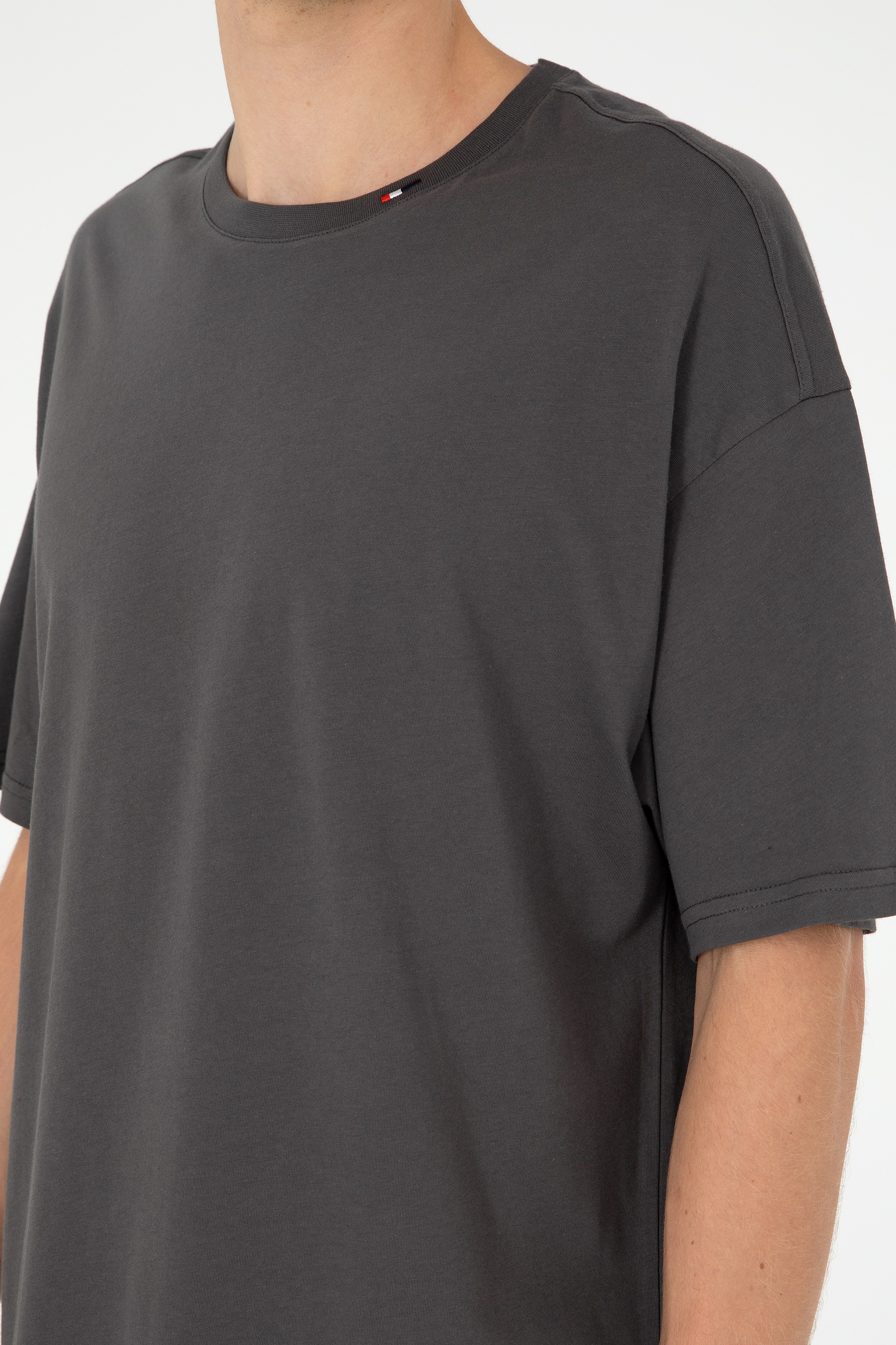 Erkek Oversize Fit Bisiklet Yaka Antrasit Tişört