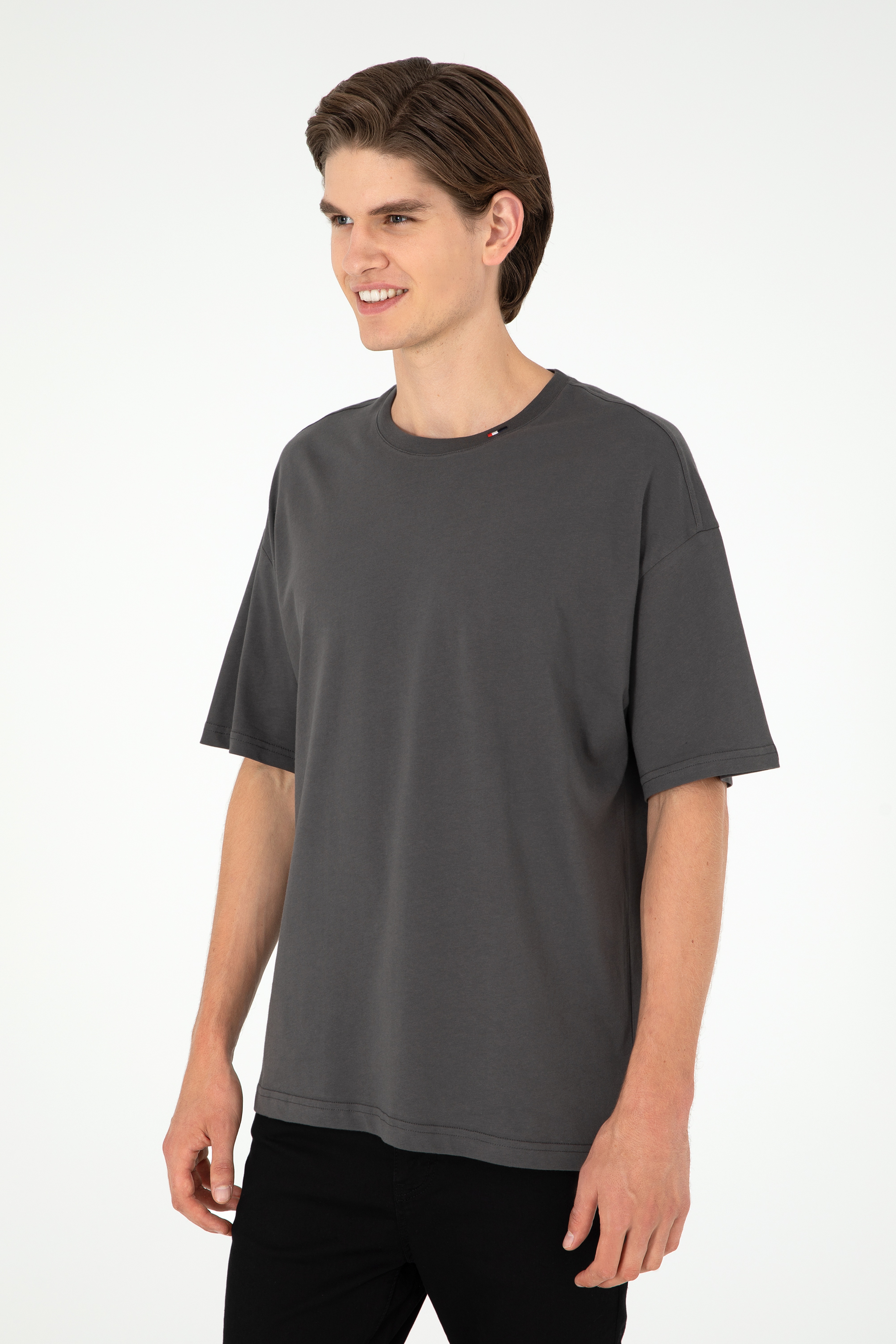 Erkek Oversize Fit Bisiklet Yaka Antrasit Tişört - Image 3